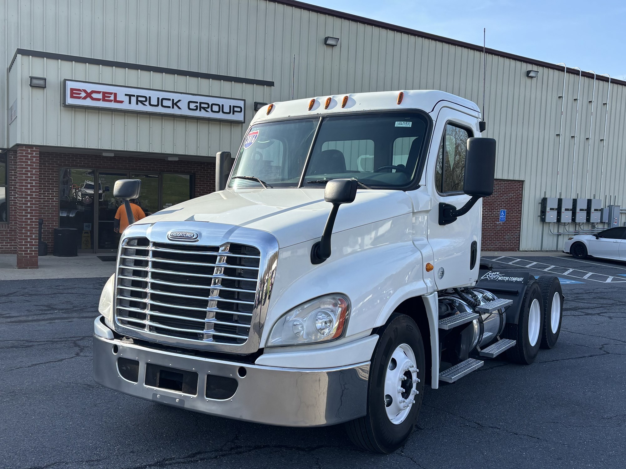 2016 FREIGHTLINER CASCADIA 125 in Chester, VA