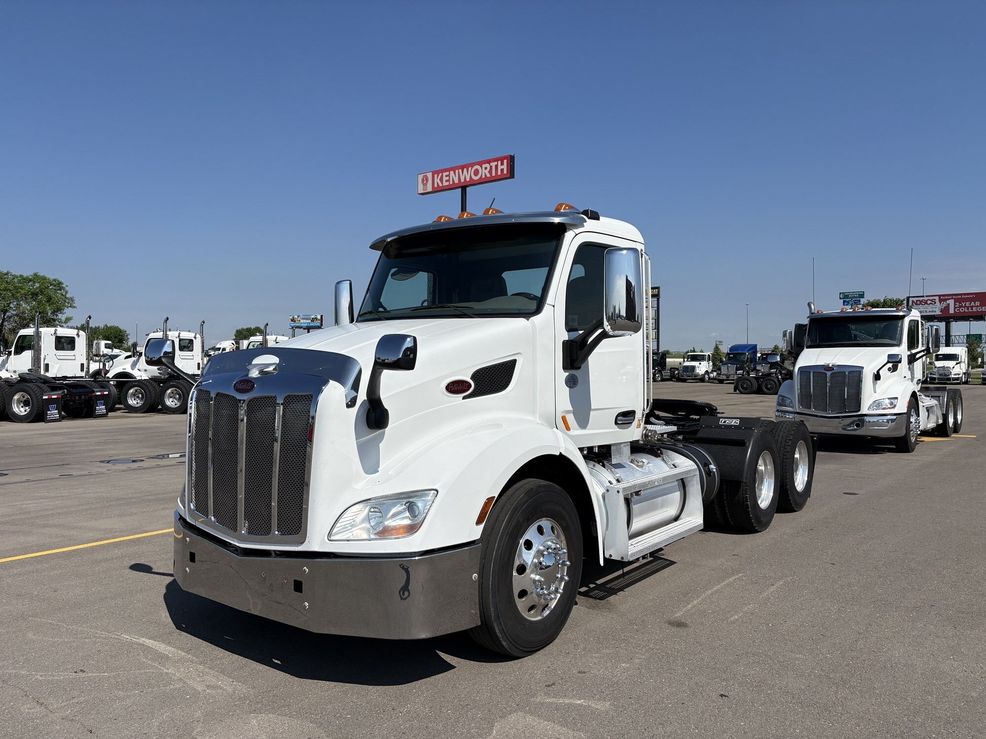 2016 PETERBILT 579 in Fargo, ND