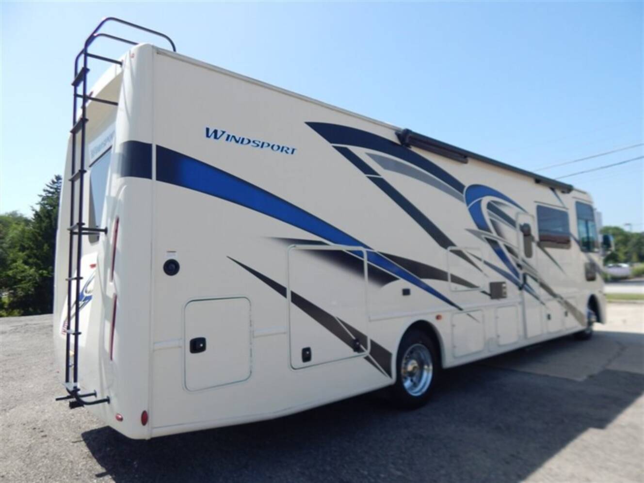 A photo of this 2022 Thor Windsport 34J
