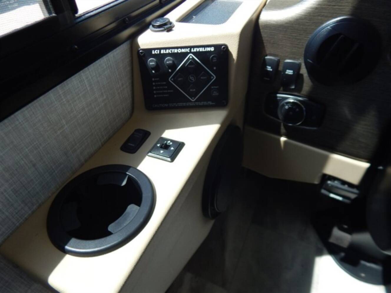 A photo of this 2022 Thor Windsport 34J