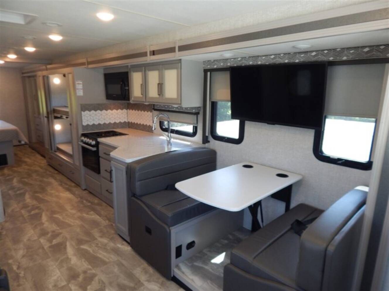 A photo of this 2022 Thor Windsport 34J