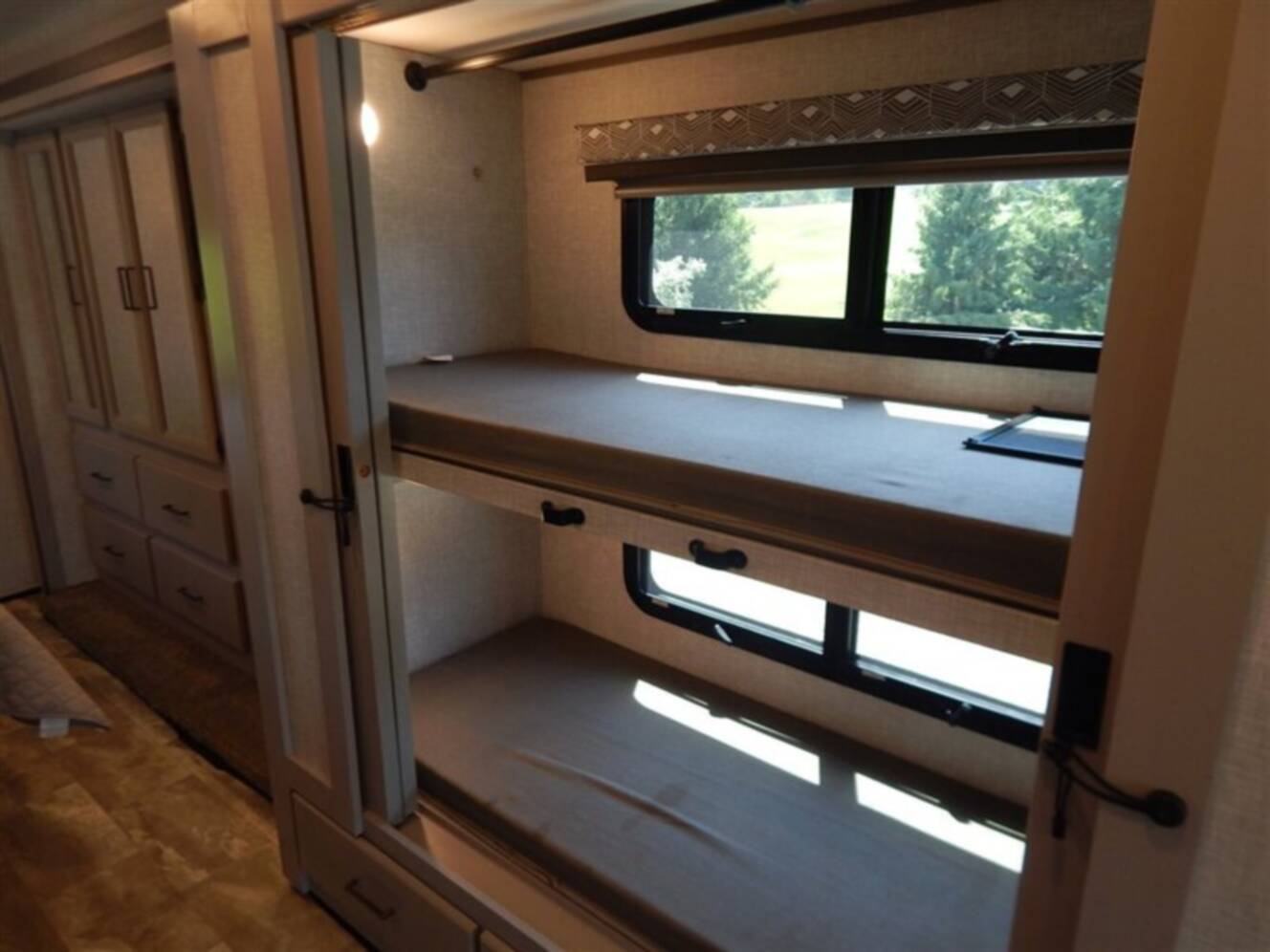 A photo of this 2022 Thor Windsport 34J