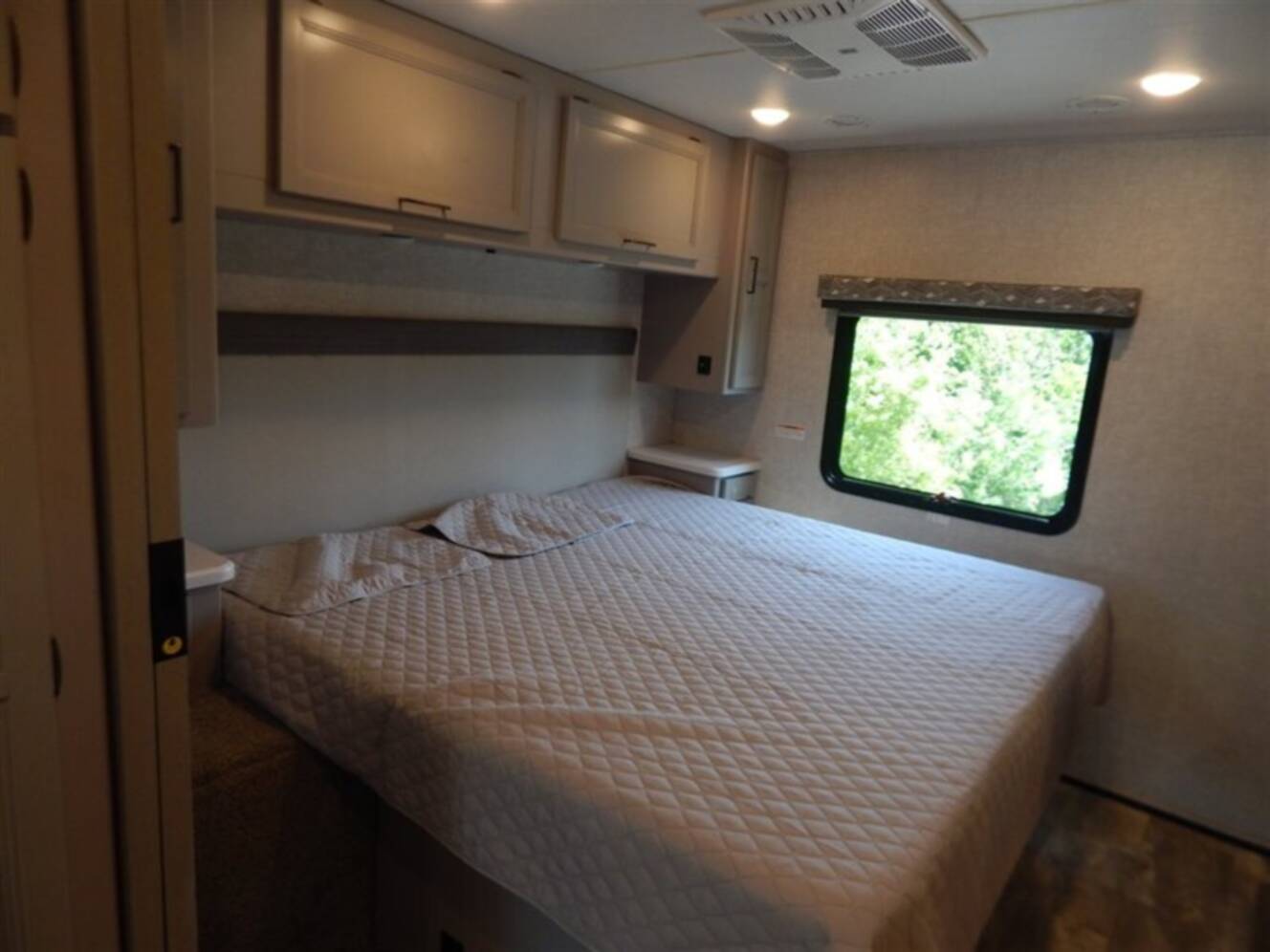 A photo of this 2022 Thor Windsport 34J