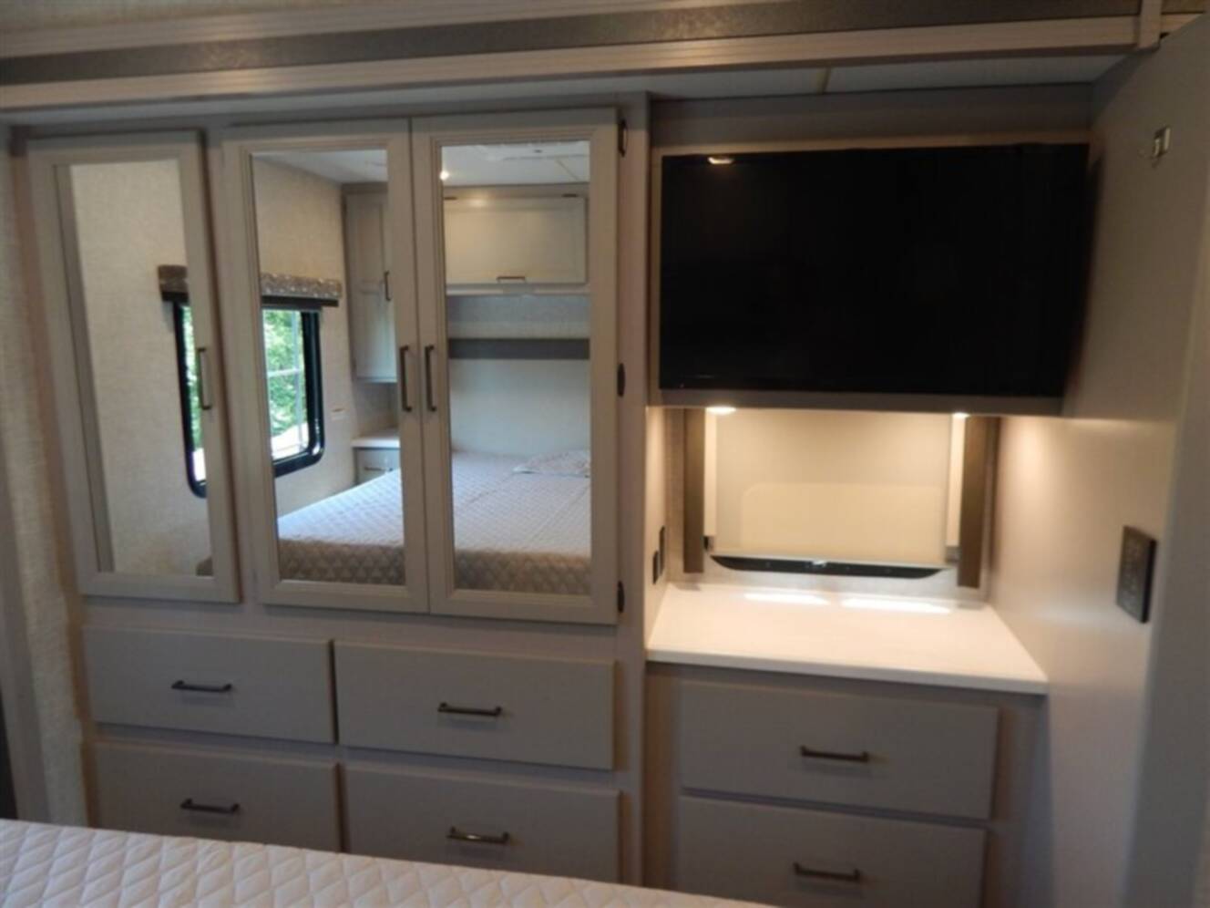 A photo of this 2022 Thor Windsport 34J