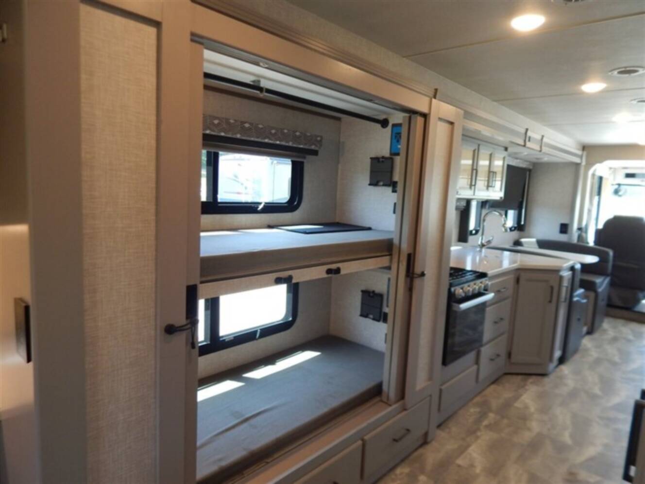 A photo of this 2022 Thor Windsport 34J