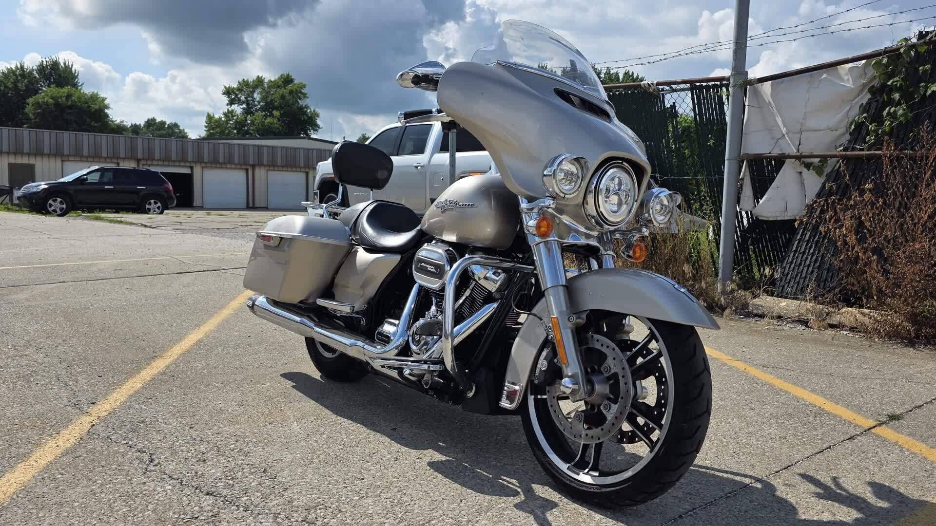 2018 Harley-Davidson® STREET GLIDE in Decatur, IL
