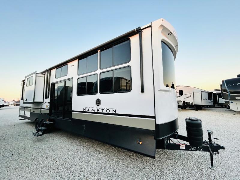 2025 Crossroads Hampton 395BAM RV