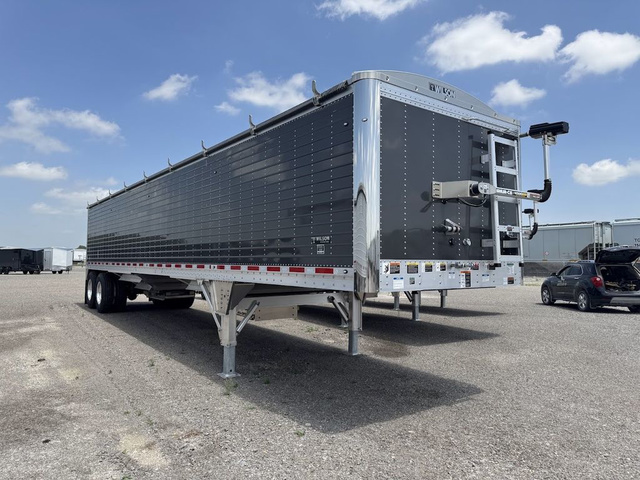 2027 Wilson Trailer 40'X96"X73" Pacesetter Hopper Trailer in Delphos, OH