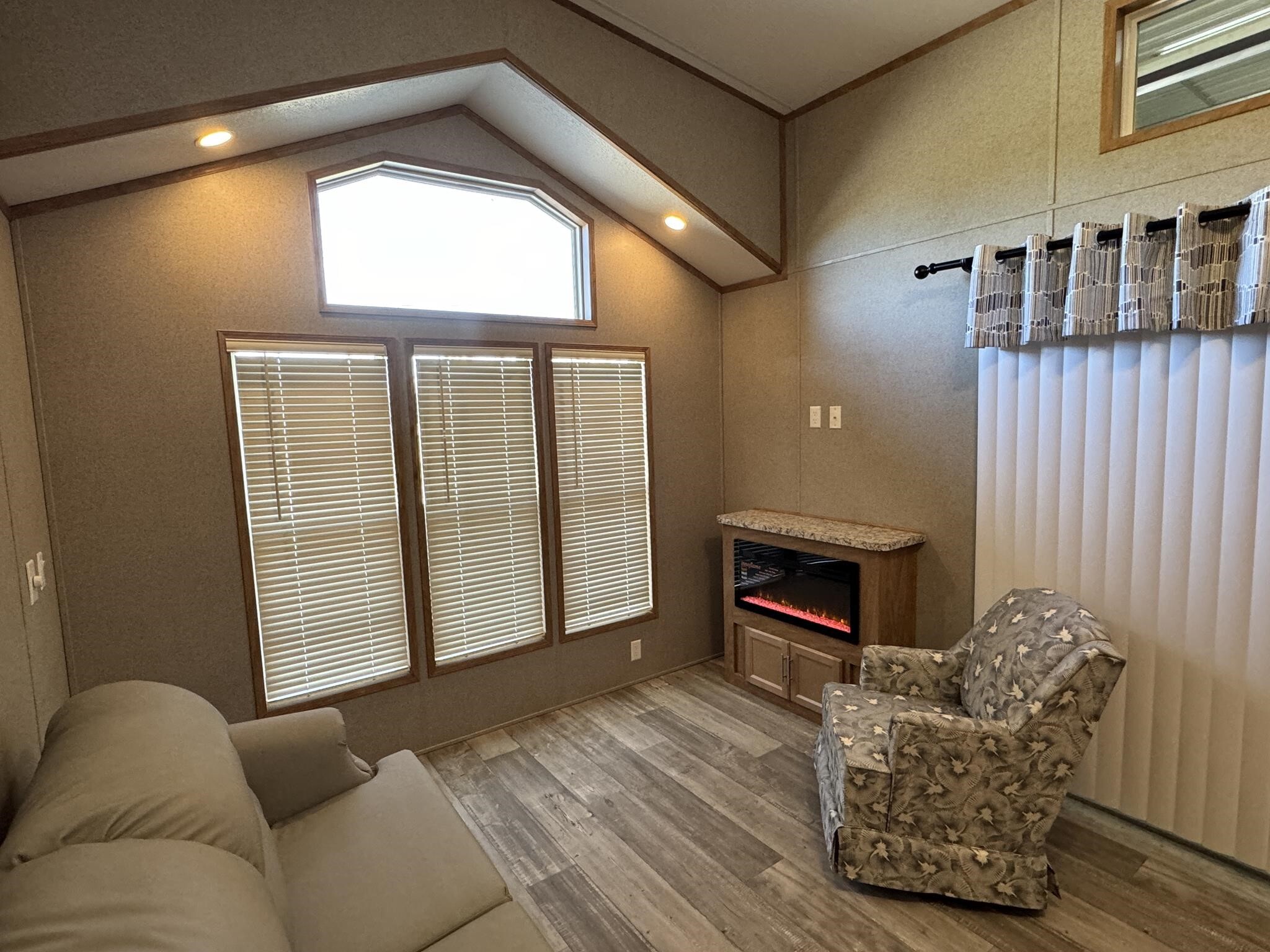 2025 Forest River SUMMIT 355FL-L in pierceton IN