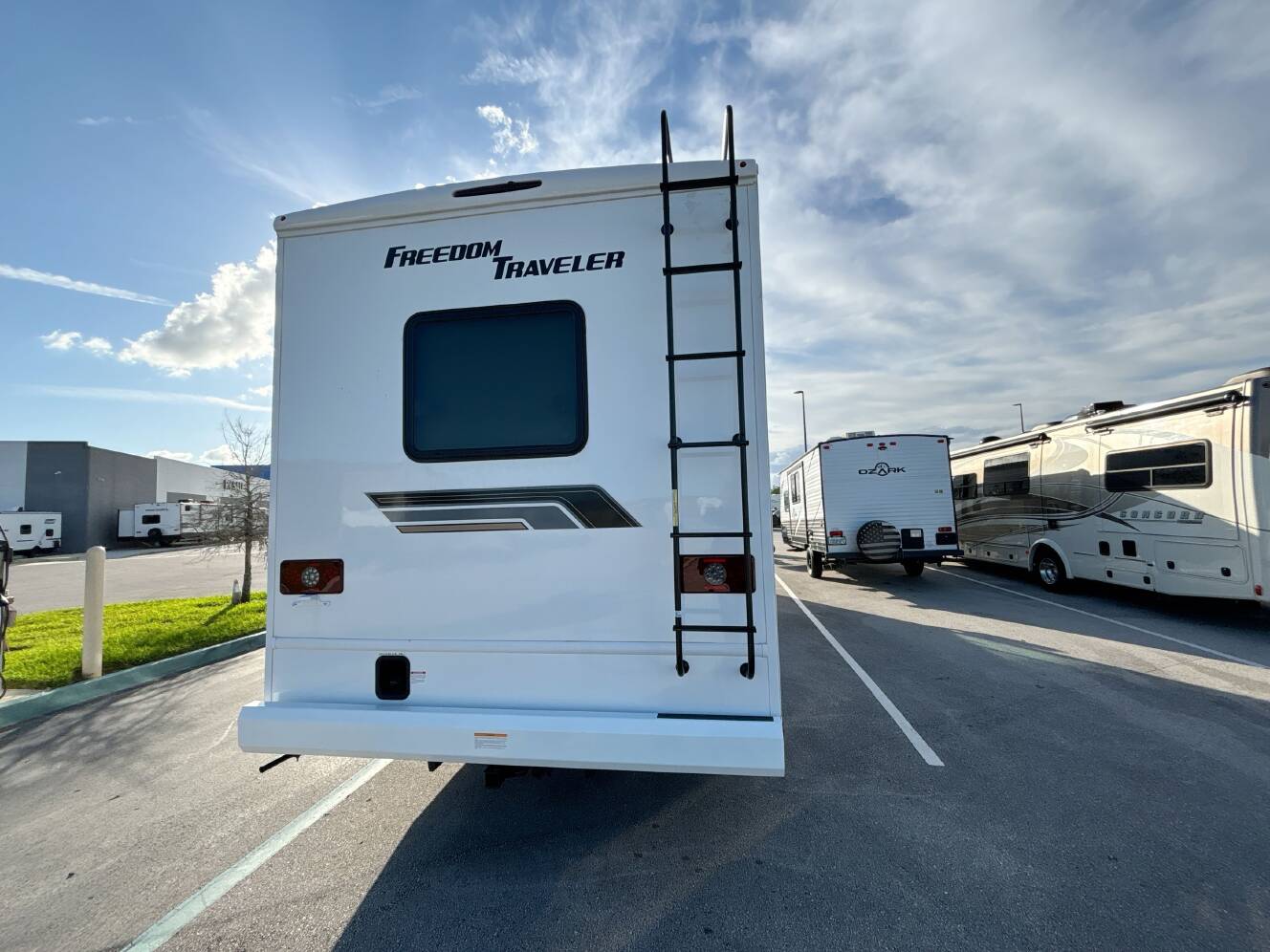 A photo of this 2027 Thor FREEDOM TRAVELER A29