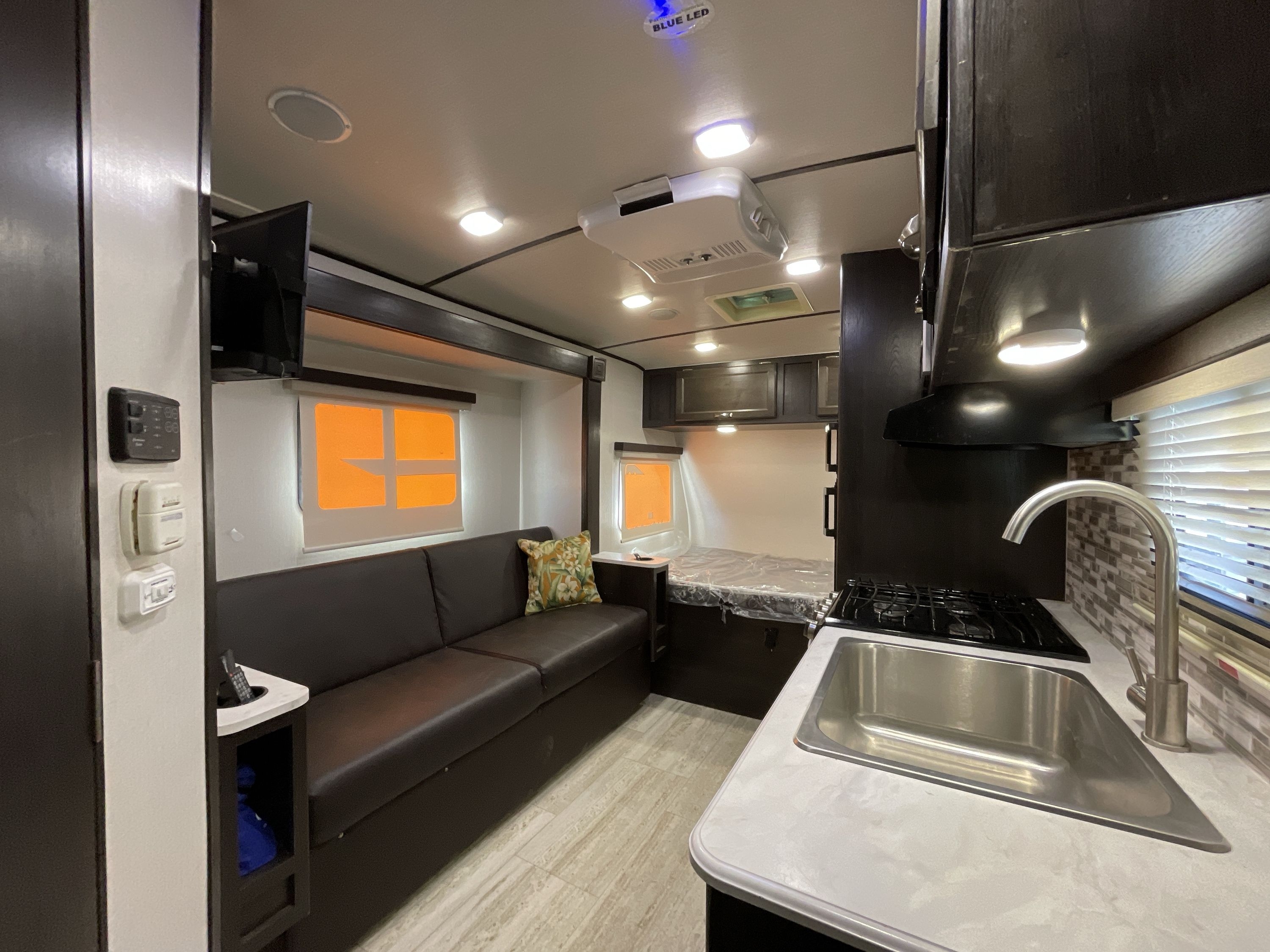 2021 Pacific Coachworks SURF SIDE 14RBS in temecula CA