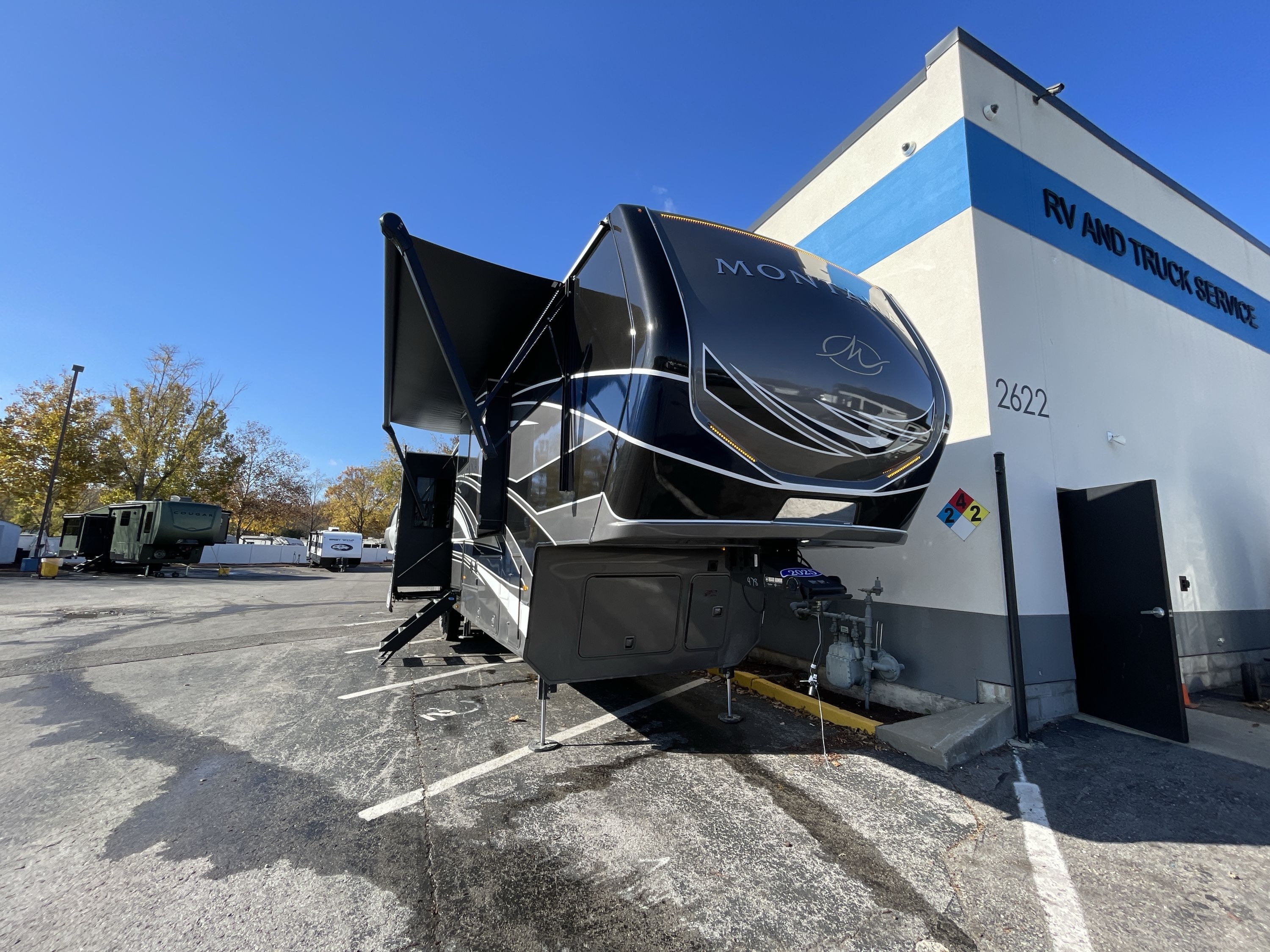 2025 Keystone MONTANA 3901RK in nashville TN