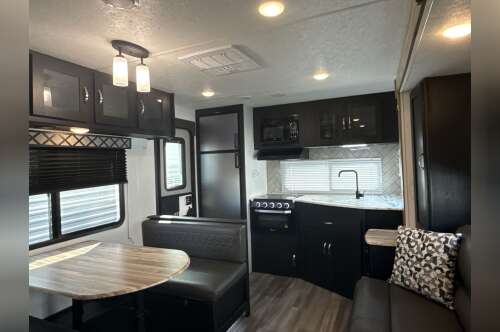 2022 Coachmen FREEDOM EXPRESS ULTRA LITE 246RKS in birch run MI