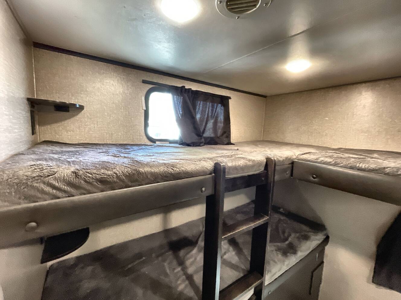 A photo of this 2020 Jayco JAY FEATHER 29QB