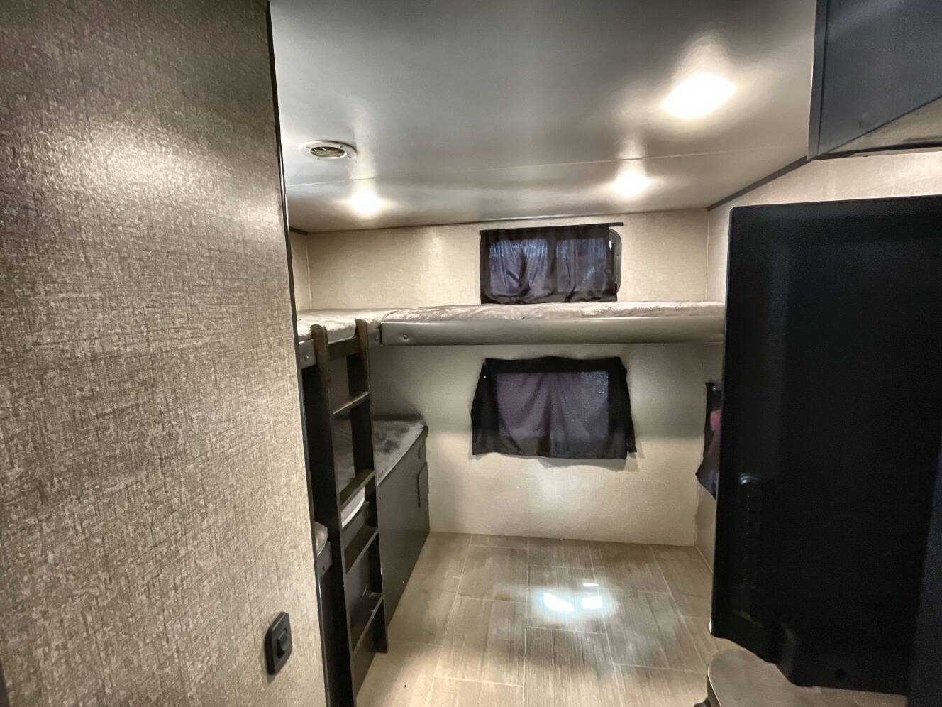 A photo of this 2020 Jayco JAY FEATHER 29QB