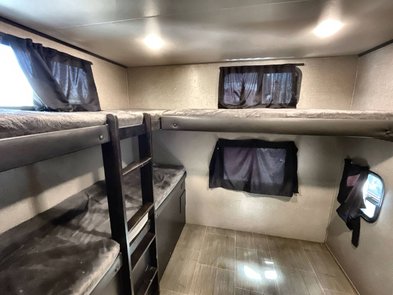 A photo of this 2020 Jayco JAY FEATHER 29QB