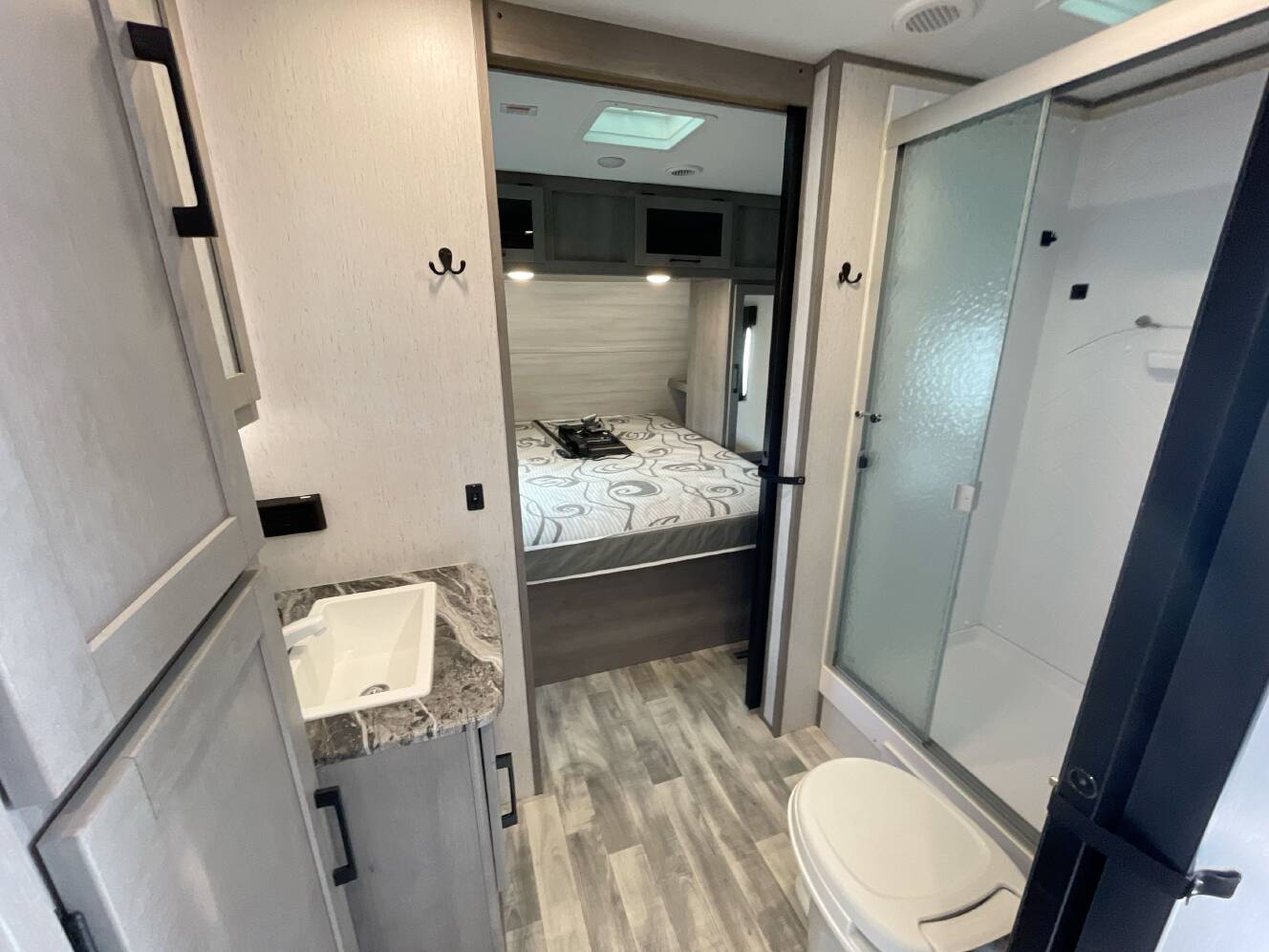 A photo of this 2022 Dutchmen KODIAK 296BHSL
