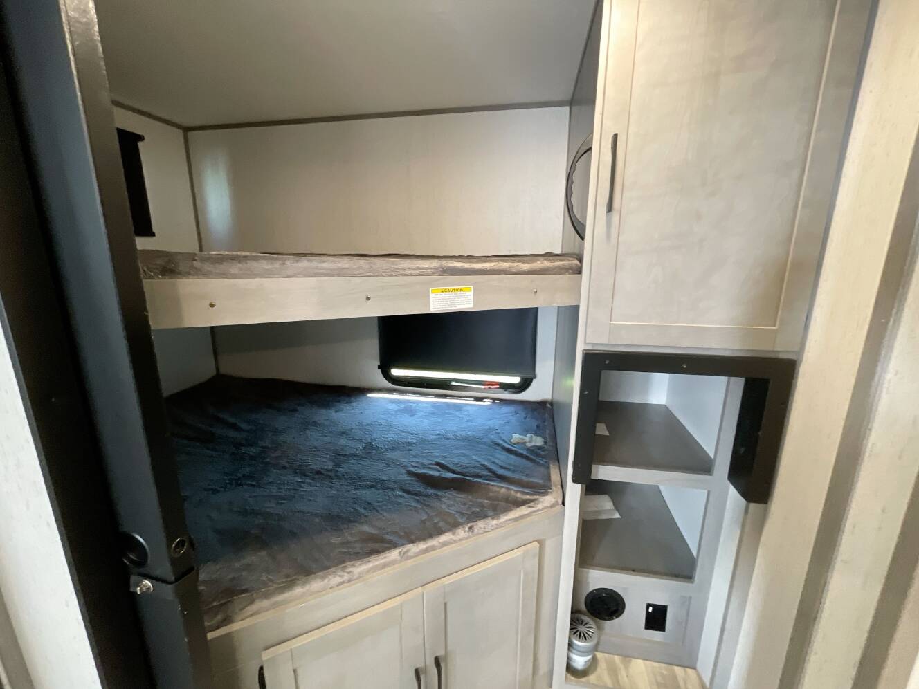 A photo of this 2022 Dutchmen KODIAK 296BHSL
