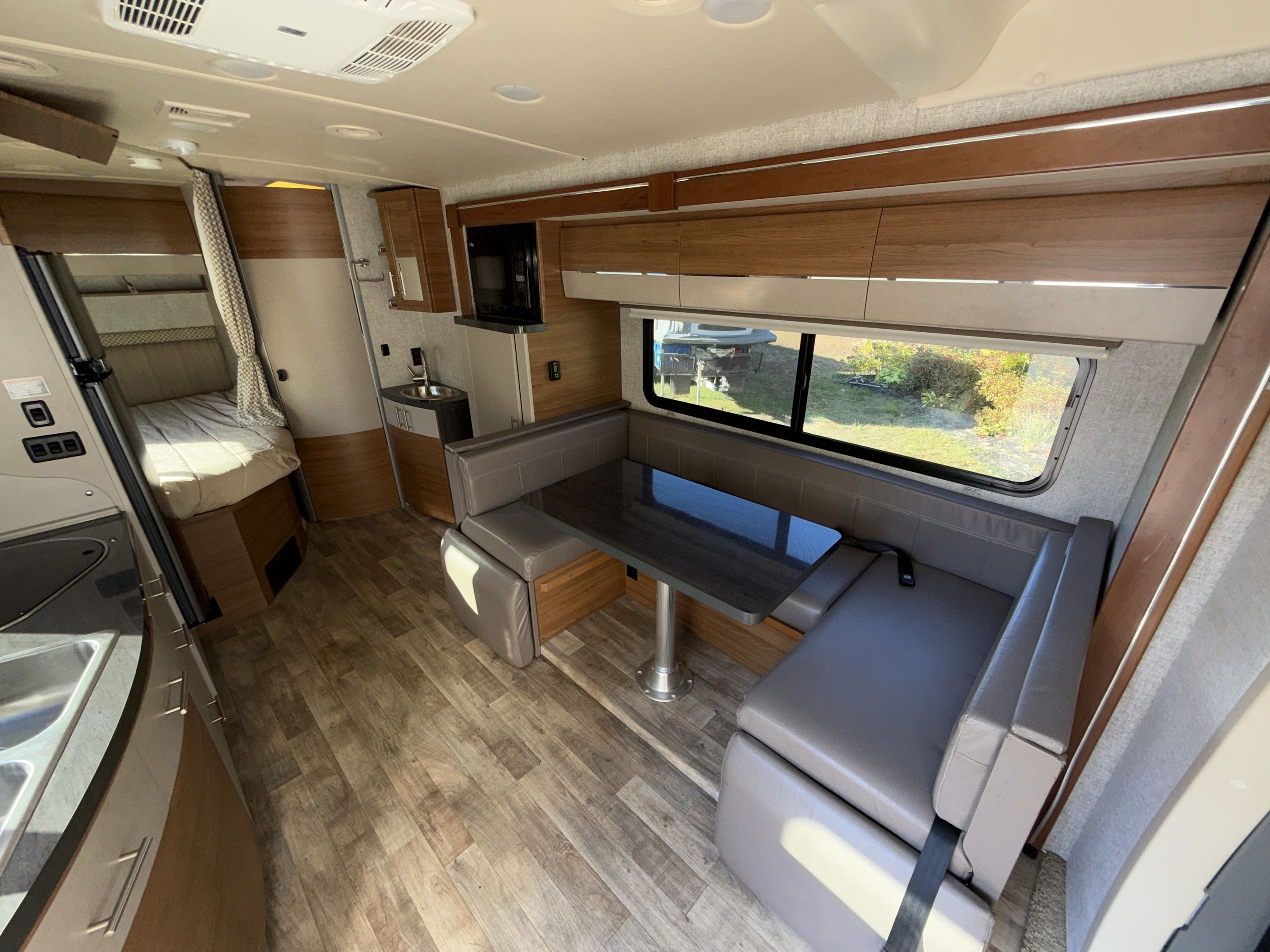 2016 Winnebago NAVION 24J in center conway NH