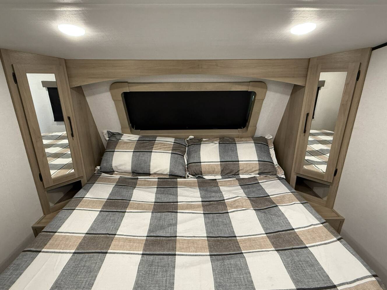 A photo of this 2026 Keystone COLEMAN LEGACY 2400REX