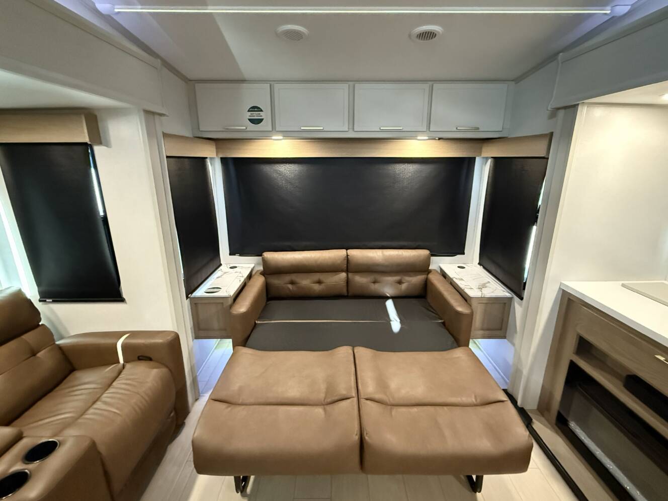 A photo of this 2026 Dutchmen EDDIE BAUER SUMMIT 3210RL
