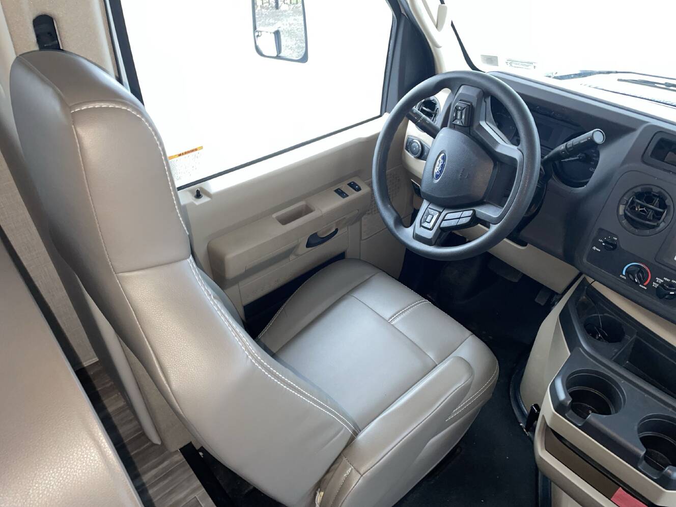 A photo of this 2023 Thor GENEVA 22VA