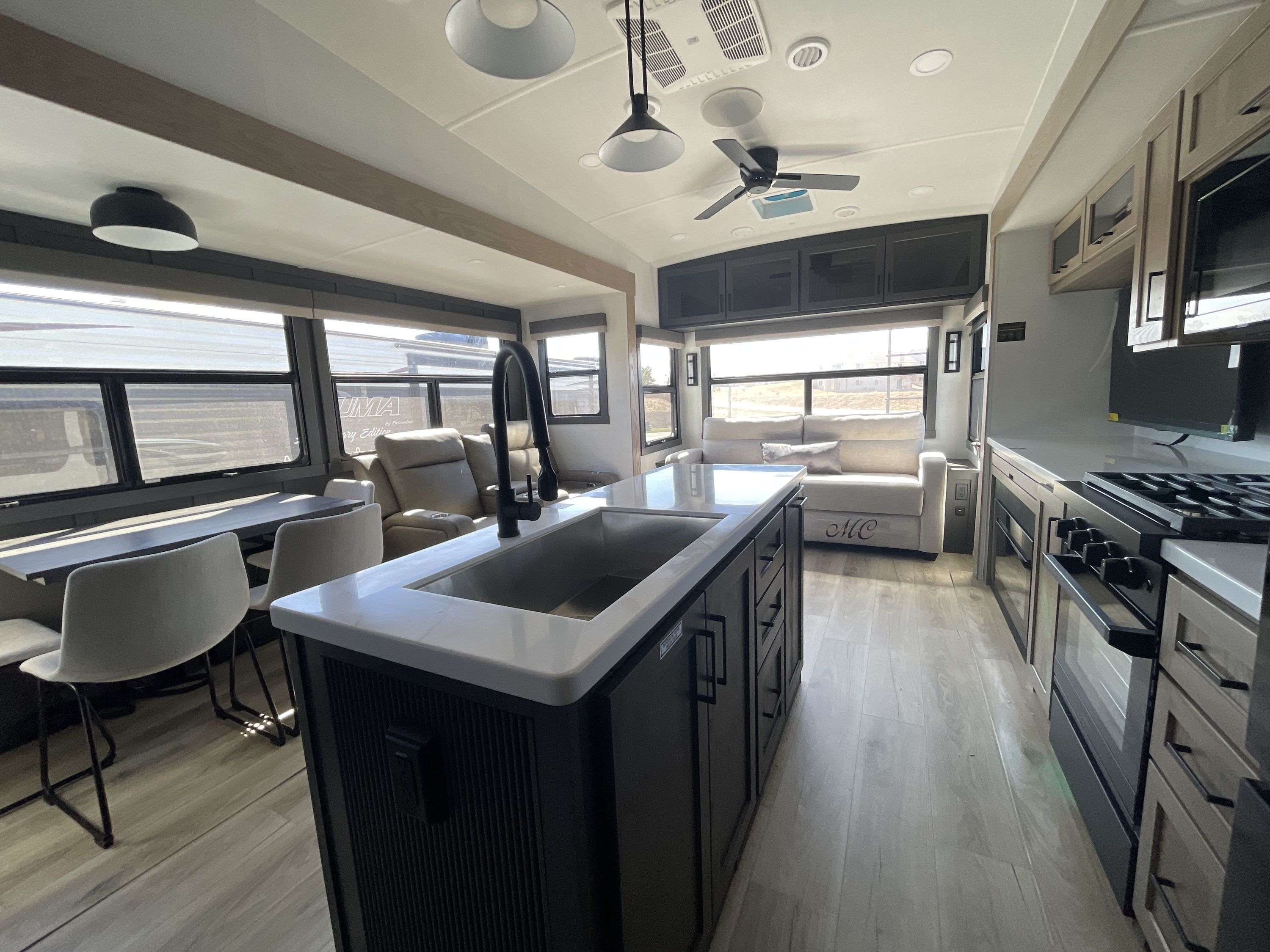 2026 Forest River ROCKWOOD SIGNATURE 401SFB in summerset SD