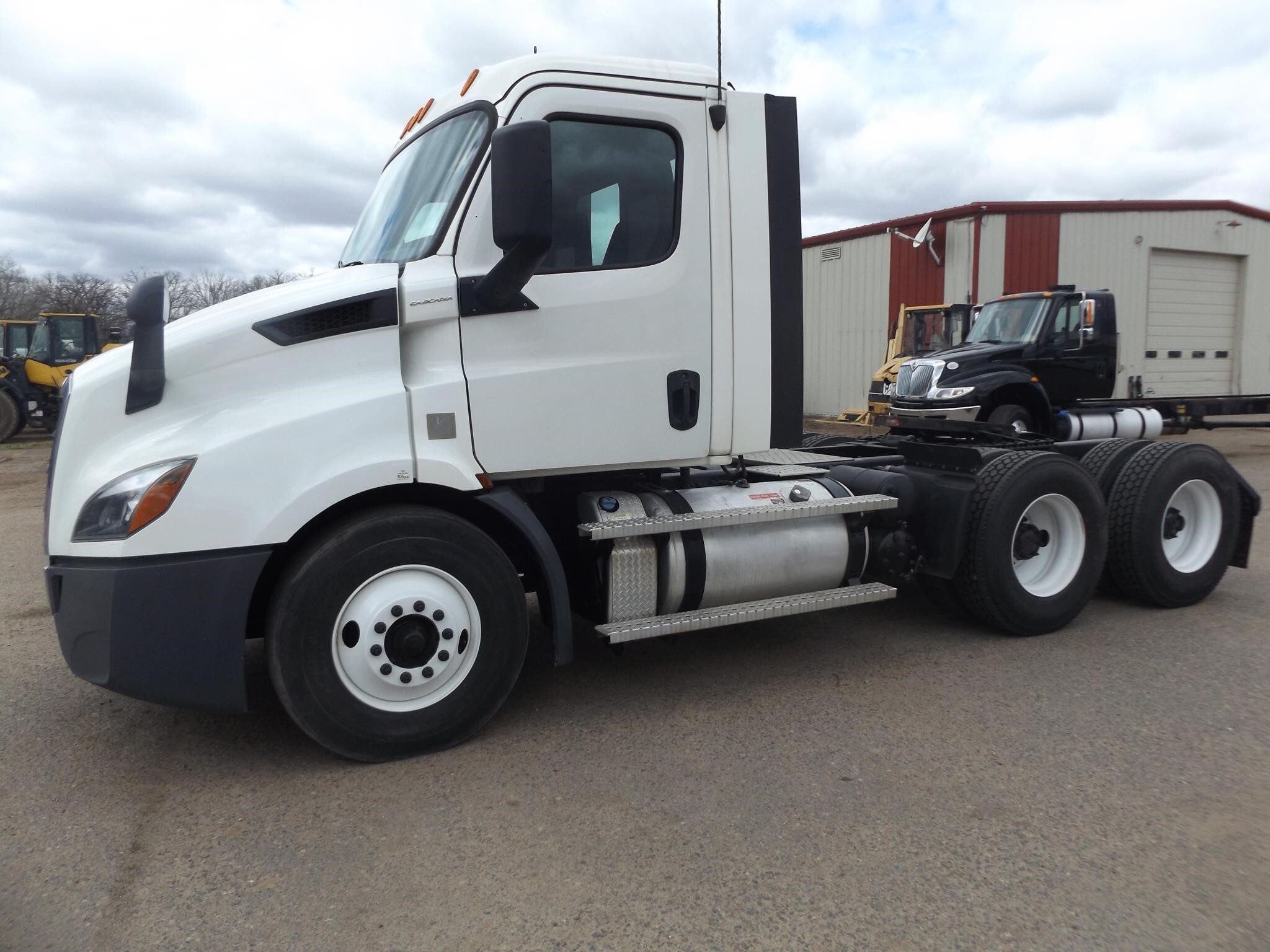 2020 FREIGHTLINER CASCADIA 116 in Harris, MN