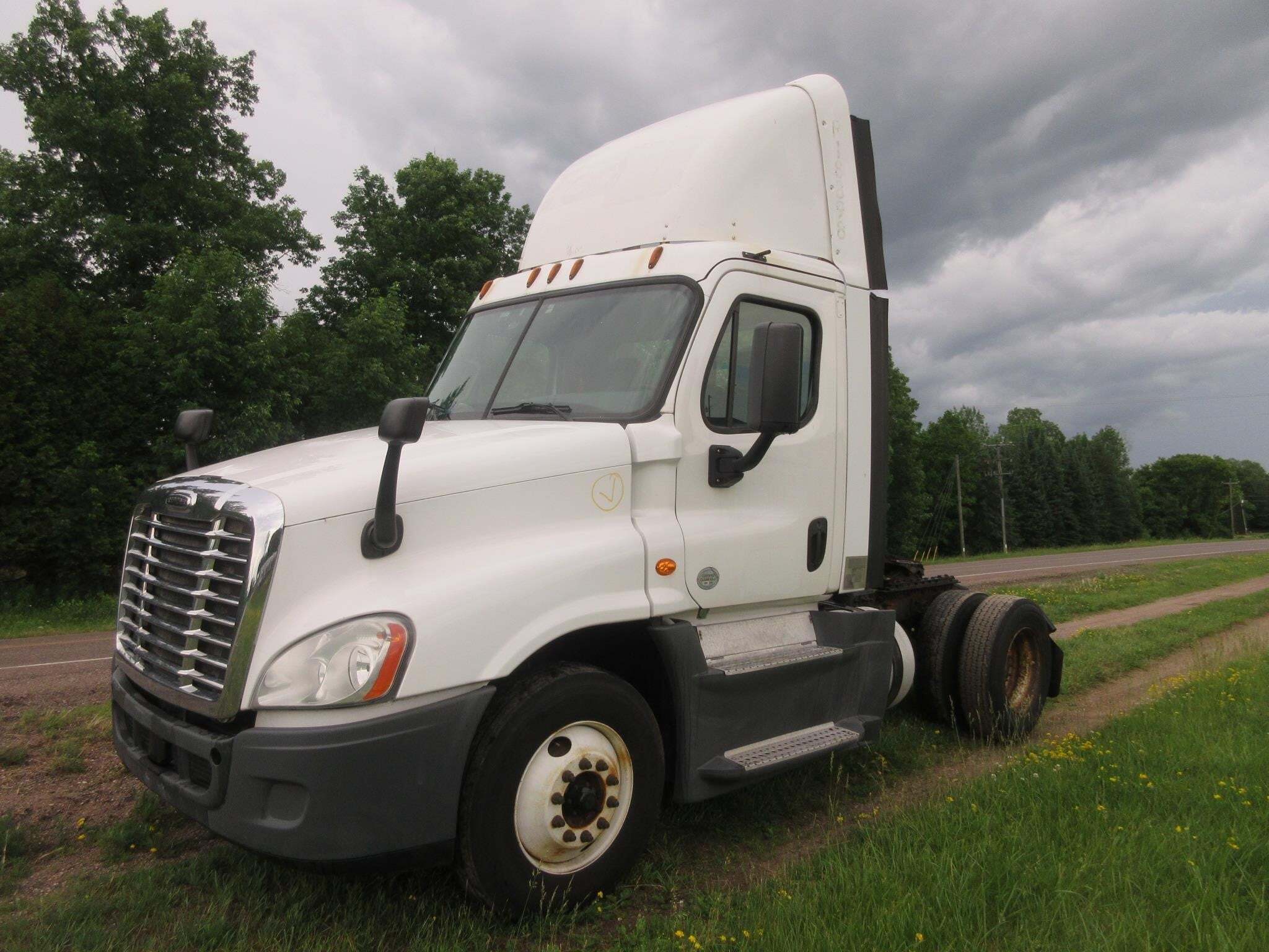 2016 FREIGHTLINER CASCADIA 125 in Wittenberg, WI