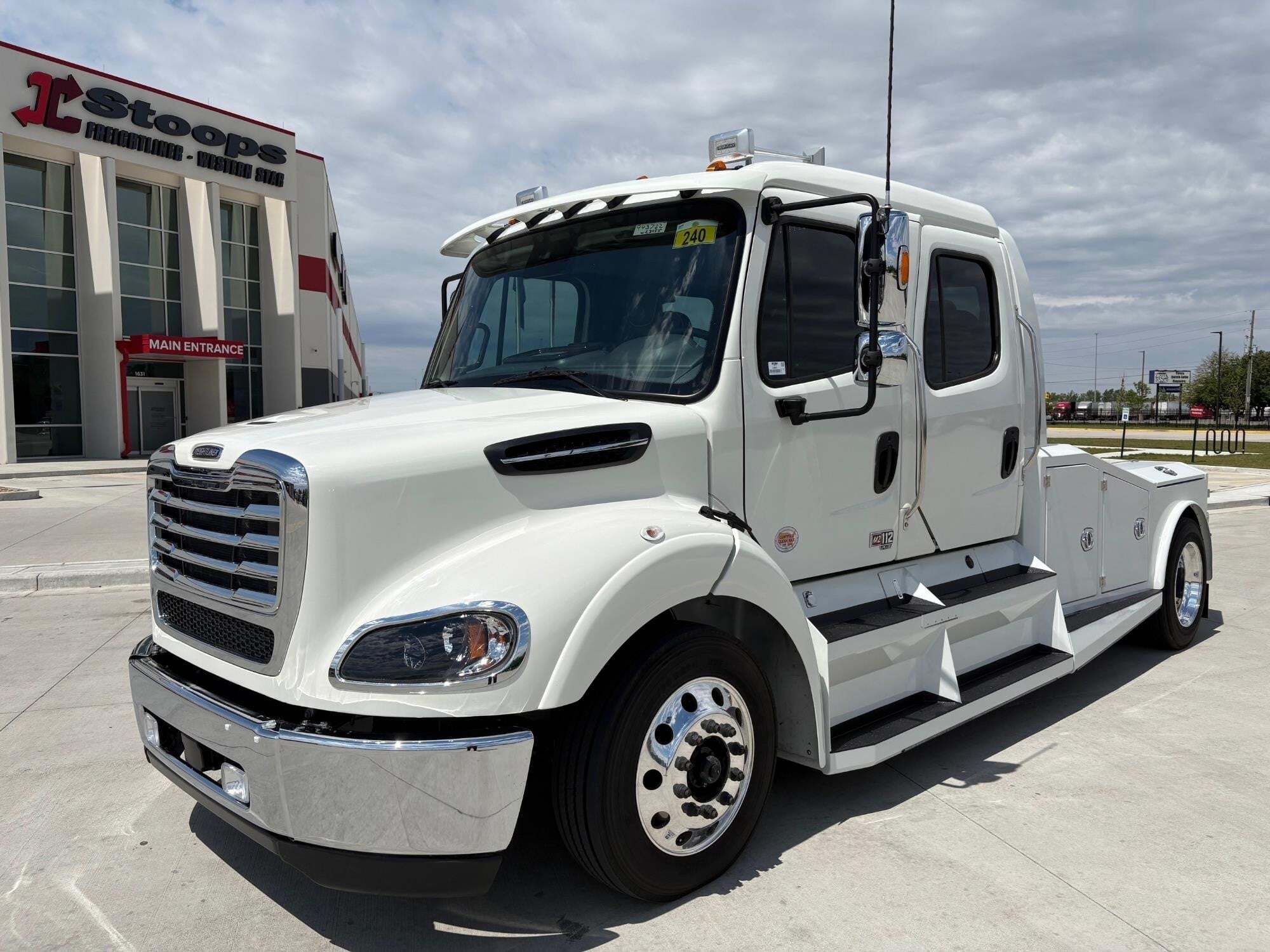 2026 FREIGHTLINER BUSINESS CLASS M2 106 in Indianapolis, IN