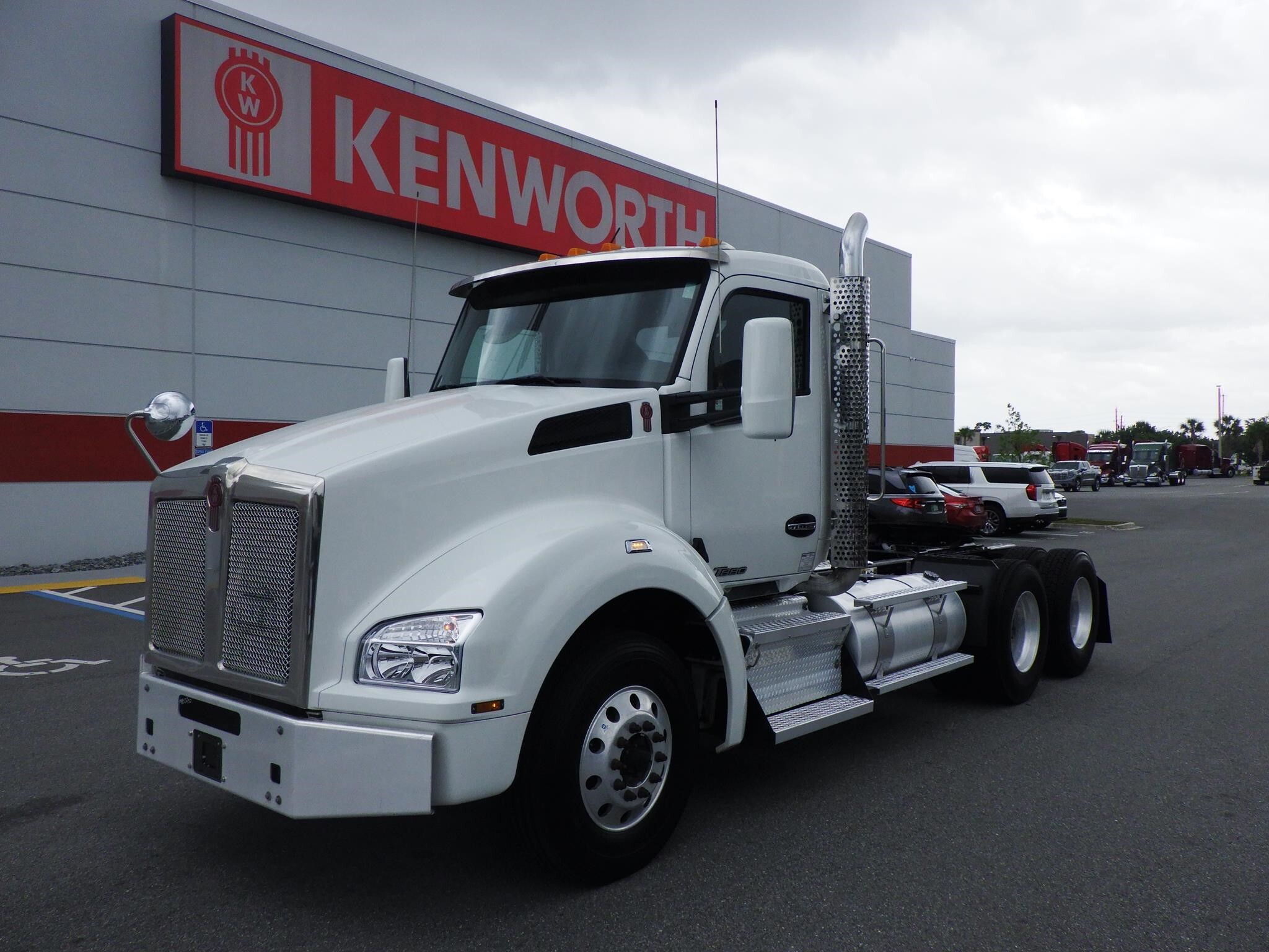 2020 KENWORTH T880 in Jacksonville, FL