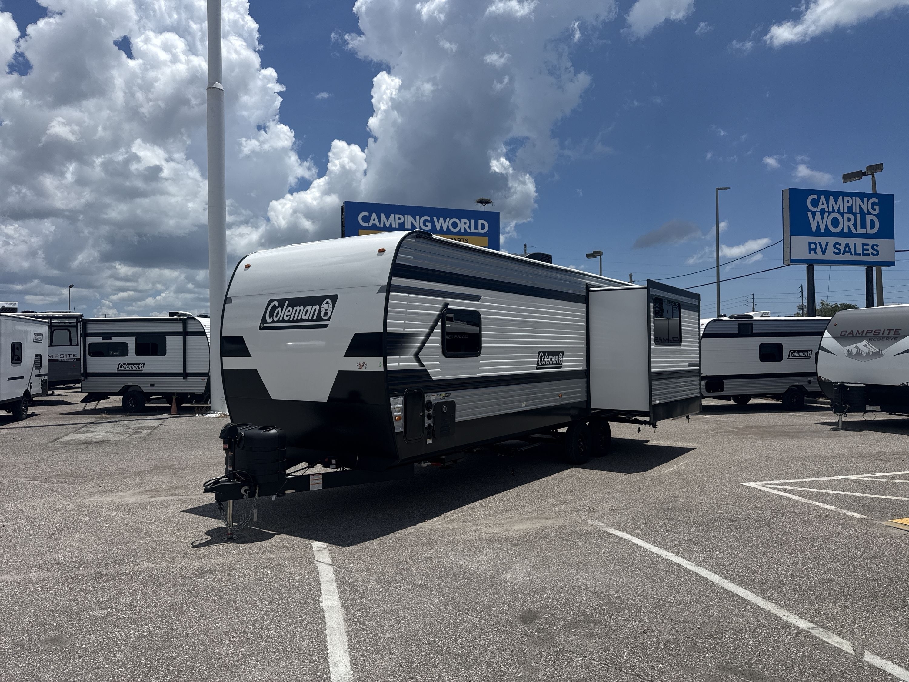 2027 Keystone COLEMAN LANTERN 25REX in holiday FL