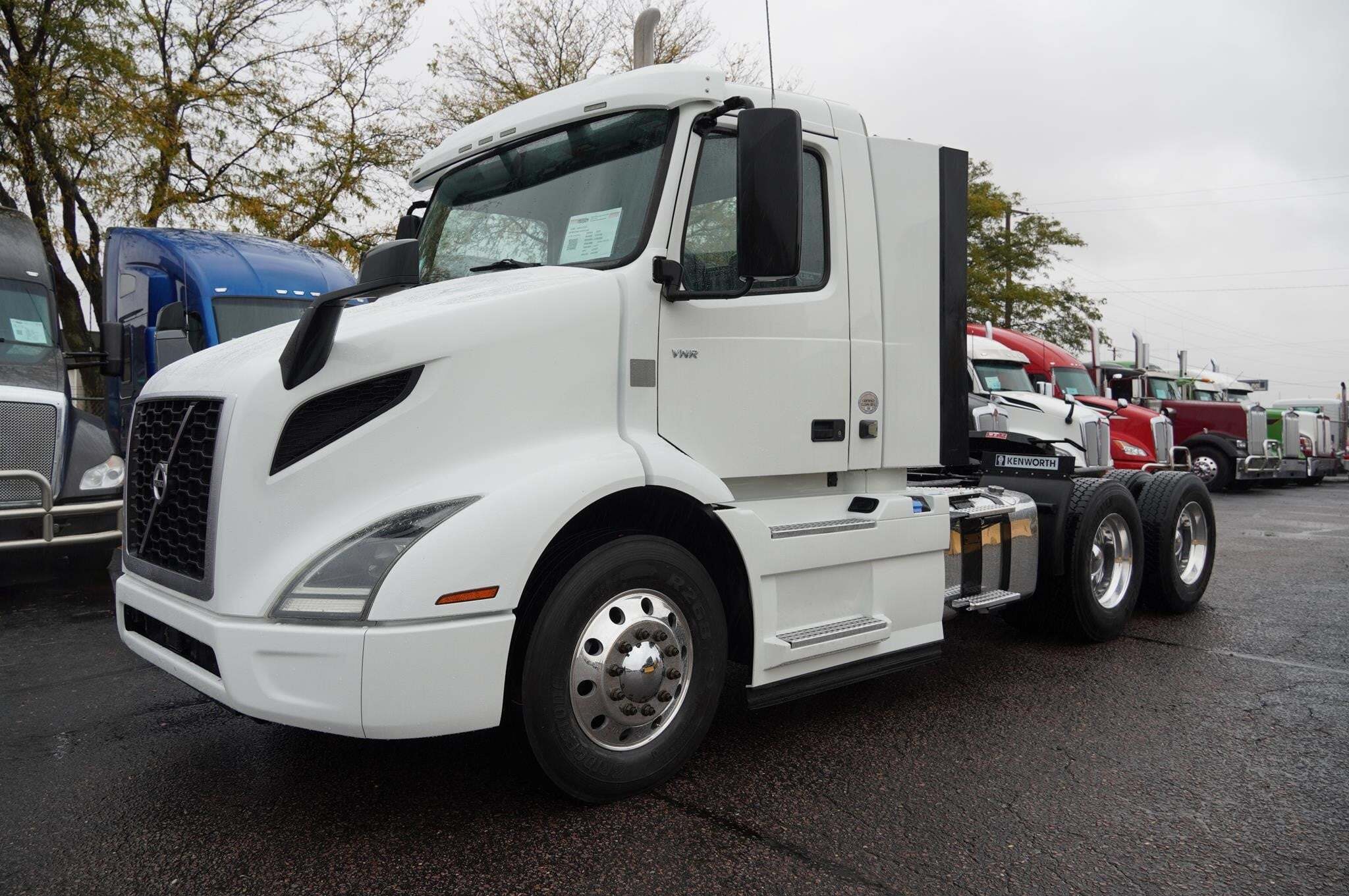 2020 VOLVO VNR64T300 in Sioux Falls, SD