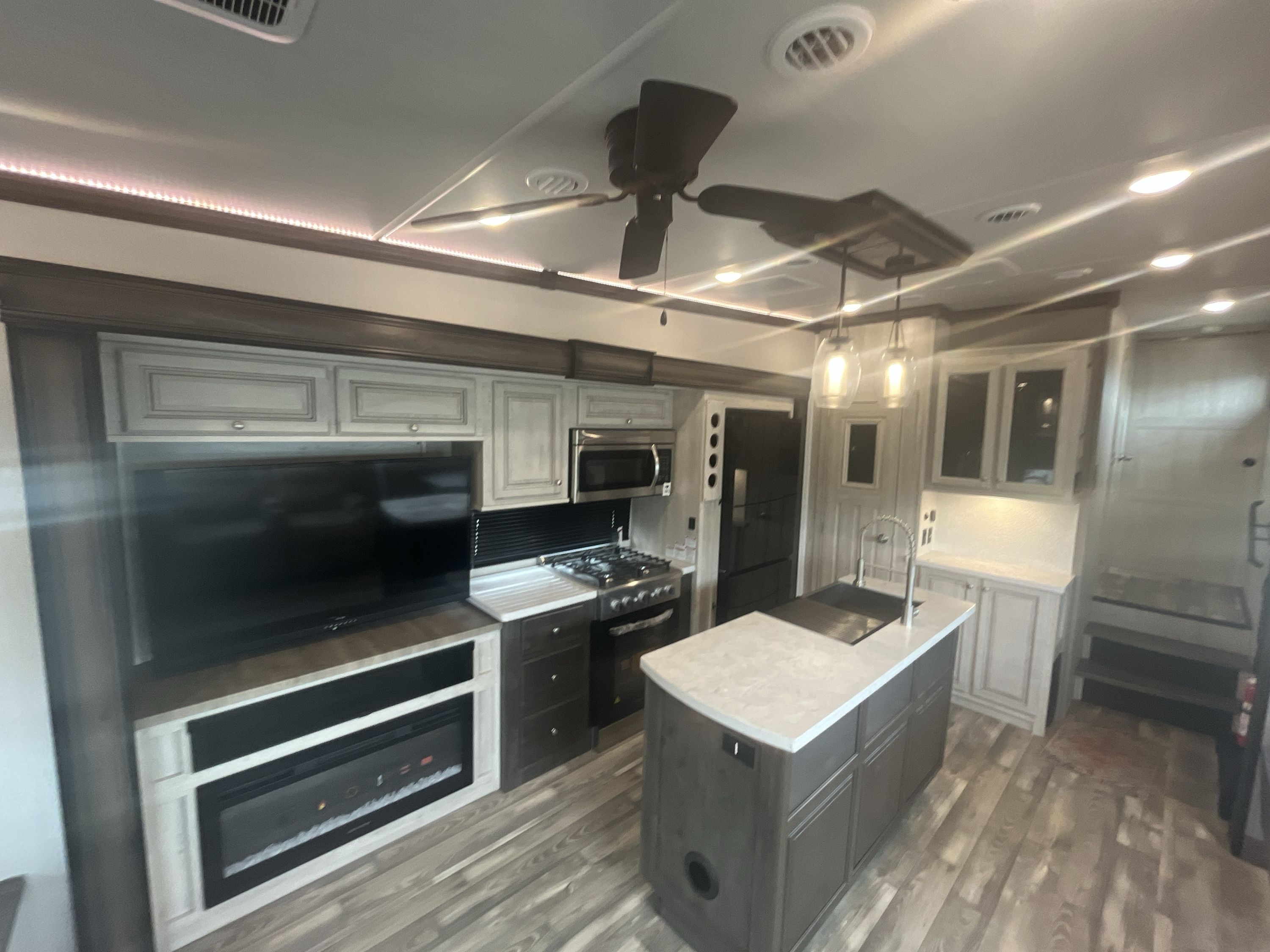 2023 Forest River CARDINAL LUXURY 320RLX in biloxi MS