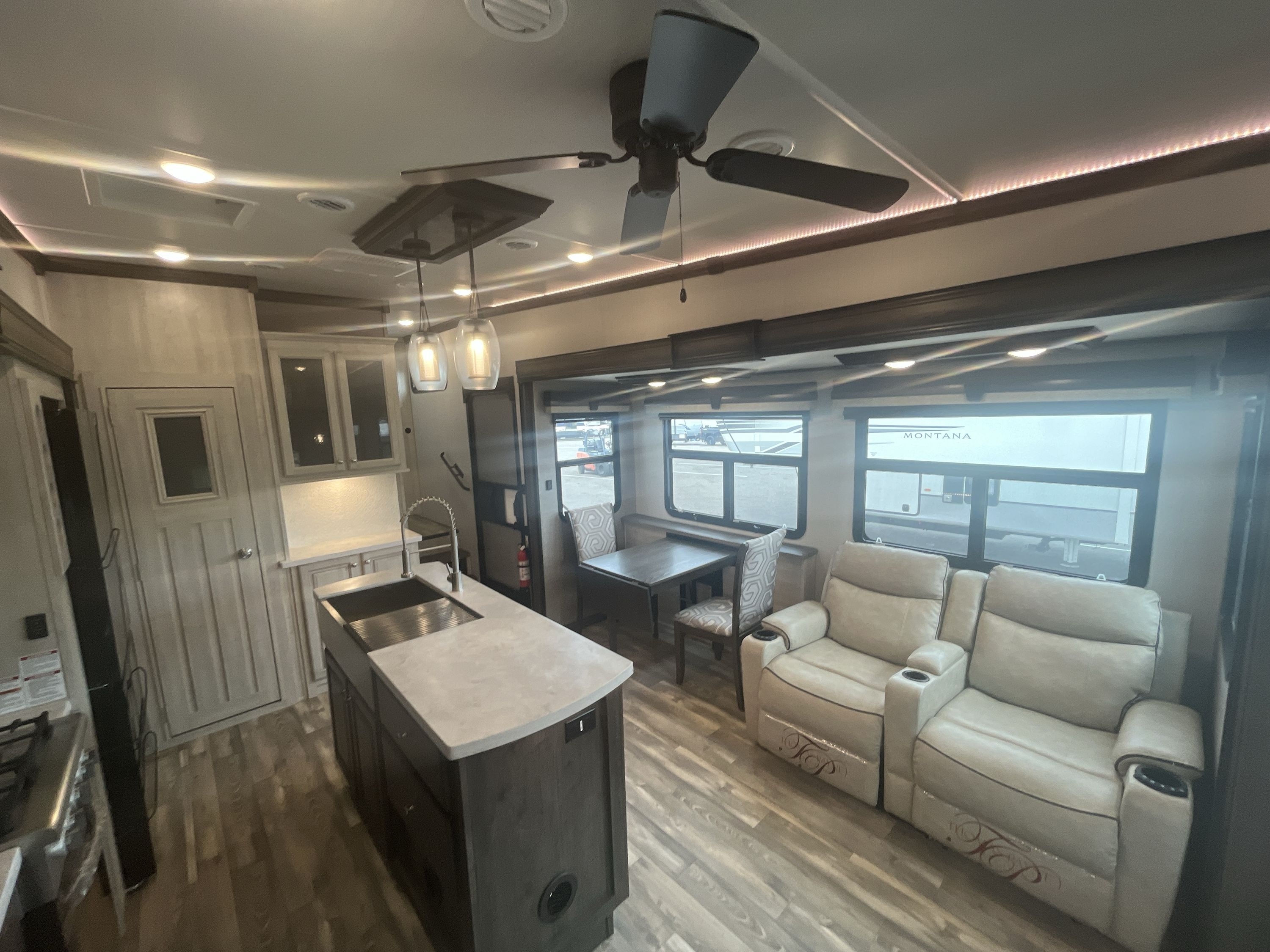 2023 Forest River CARDINAL LUXURY 320RLX in biloxi MS