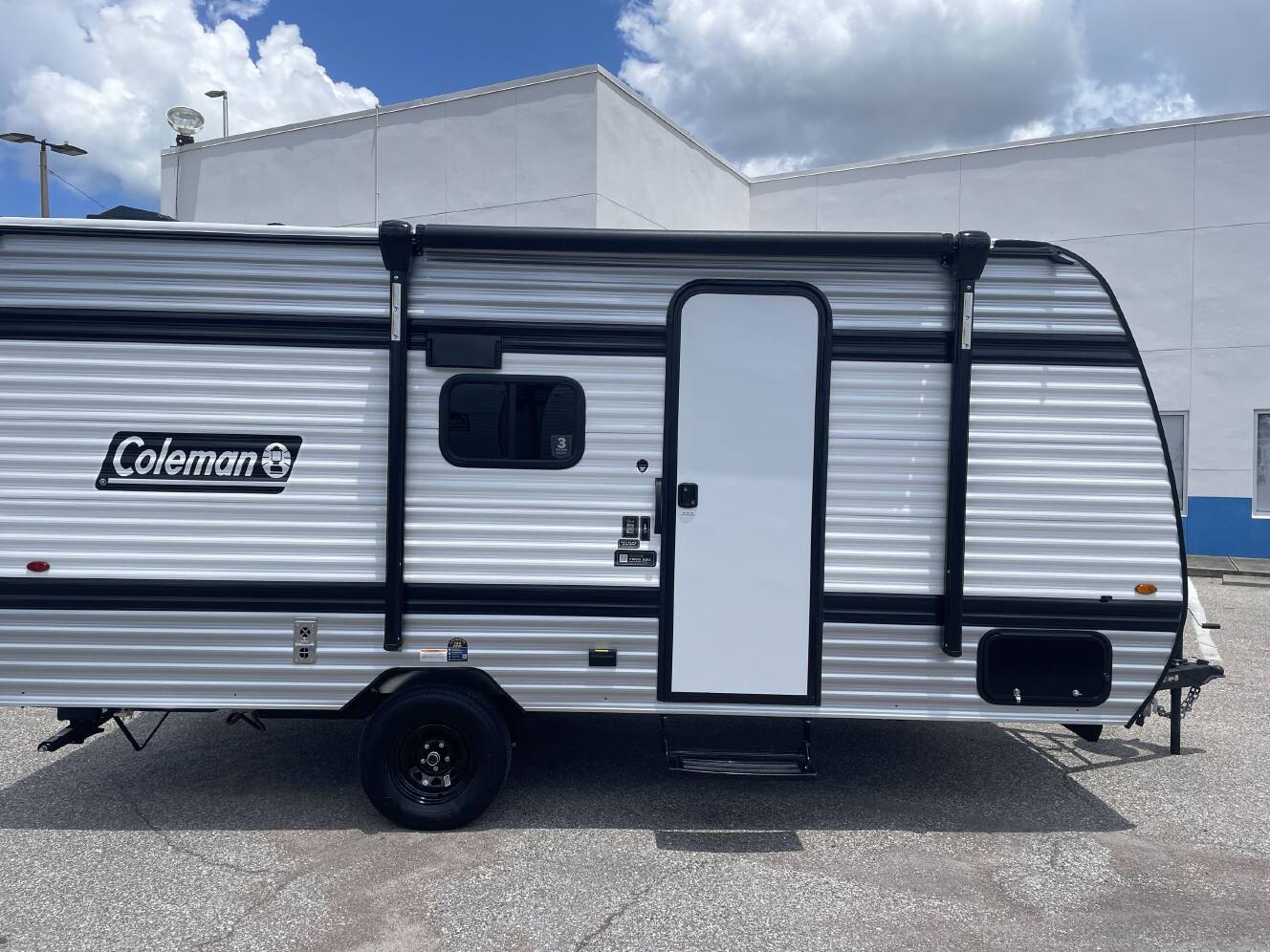 A photo of this 2027 Keystone COLEMAN 17B