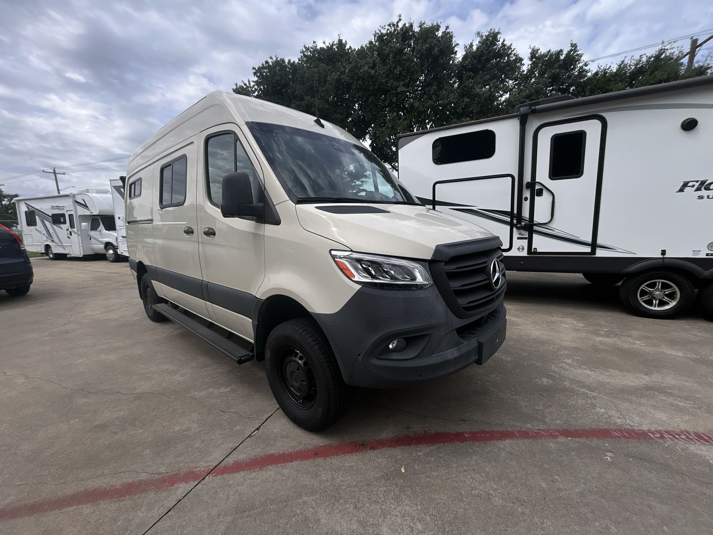 2023 Winnebago ADVENTURE WAGON 44M in lewisville TX