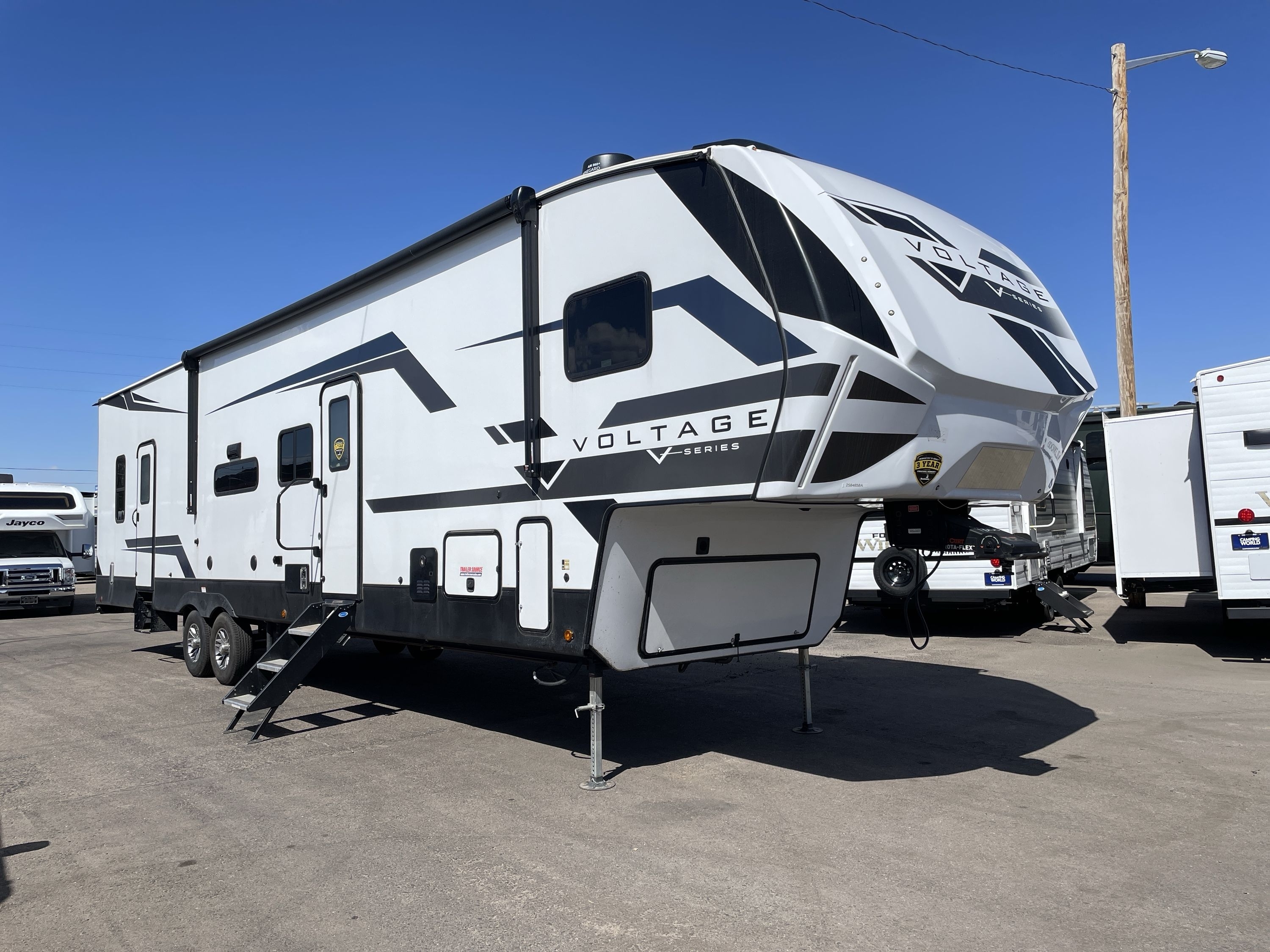 2024 Dutchmen VOLTAGE 3800 Fifth Wheel Toy Hauler RV