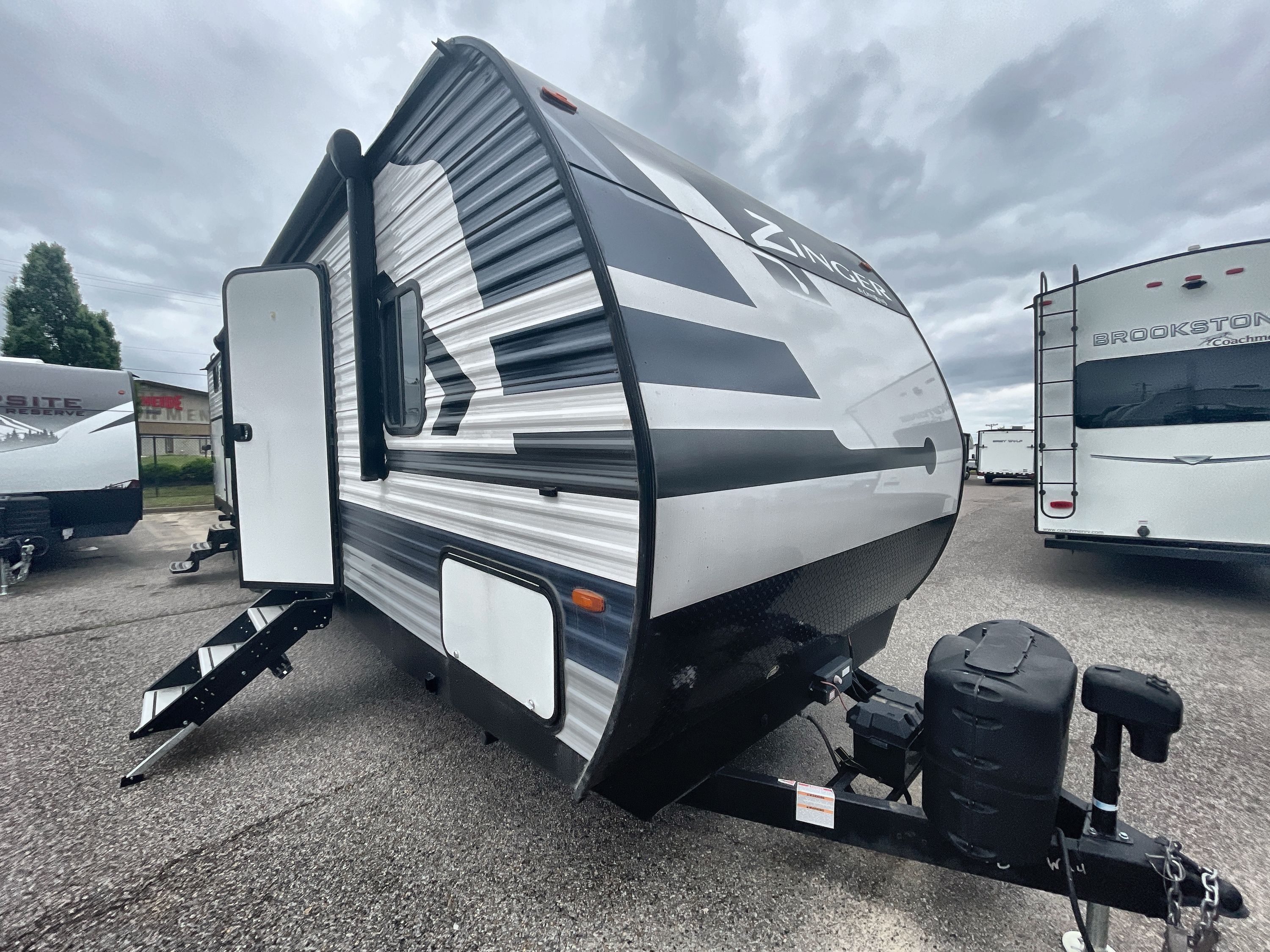 2022 Crossroads ZINGER 328SB RV