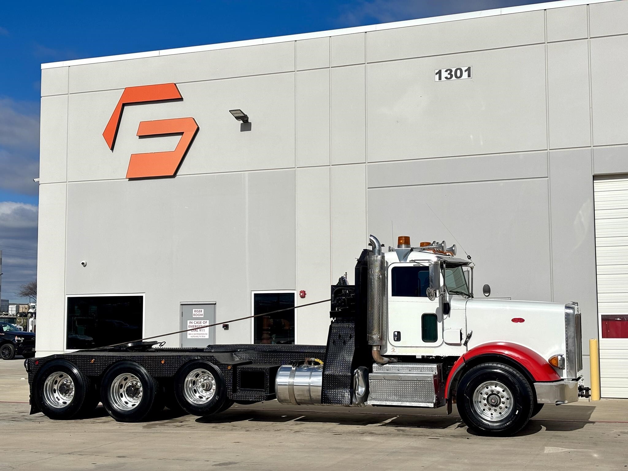 2012 PETERBILT 367 in Hutchins, TX