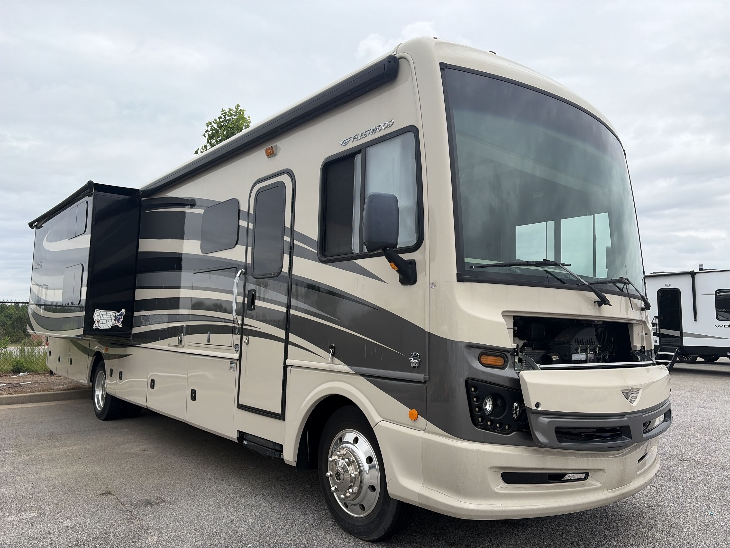 2017 Fleetwood BOUNDER 36H RV
