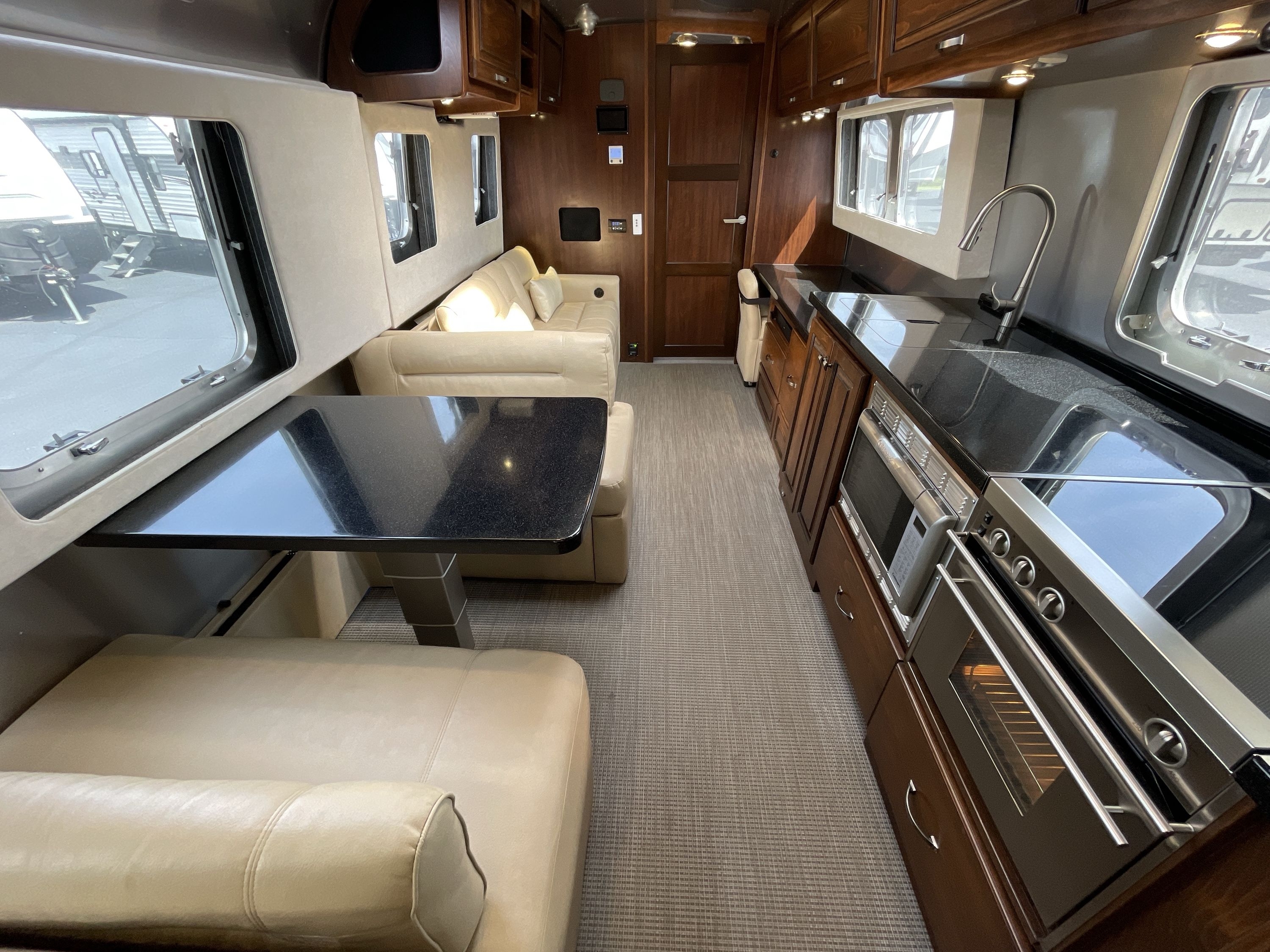 2018 Airstream CLASSIC 33FB QUEEN in north little rock AR
