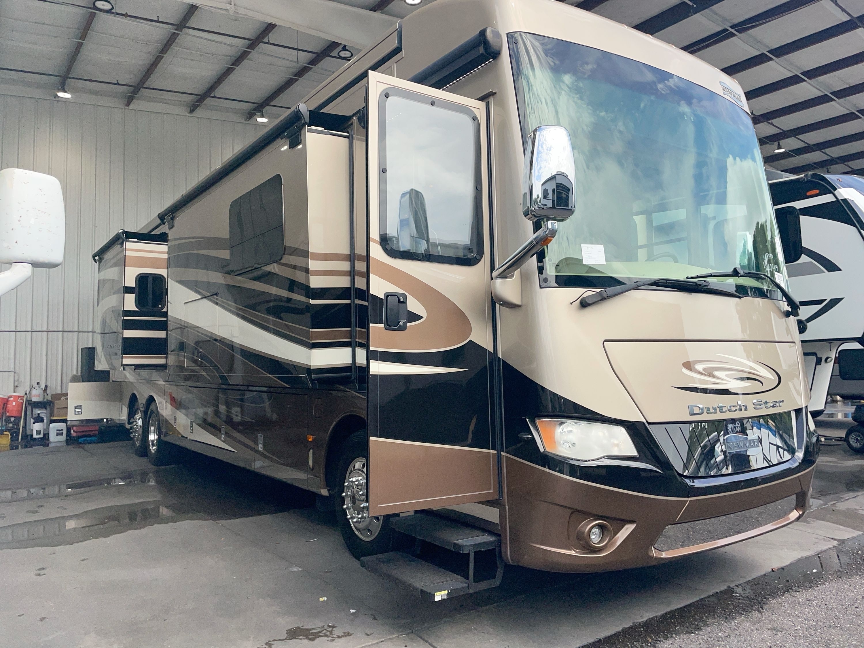2017 Newmar DUTCH STAR 4018 in dover FL
