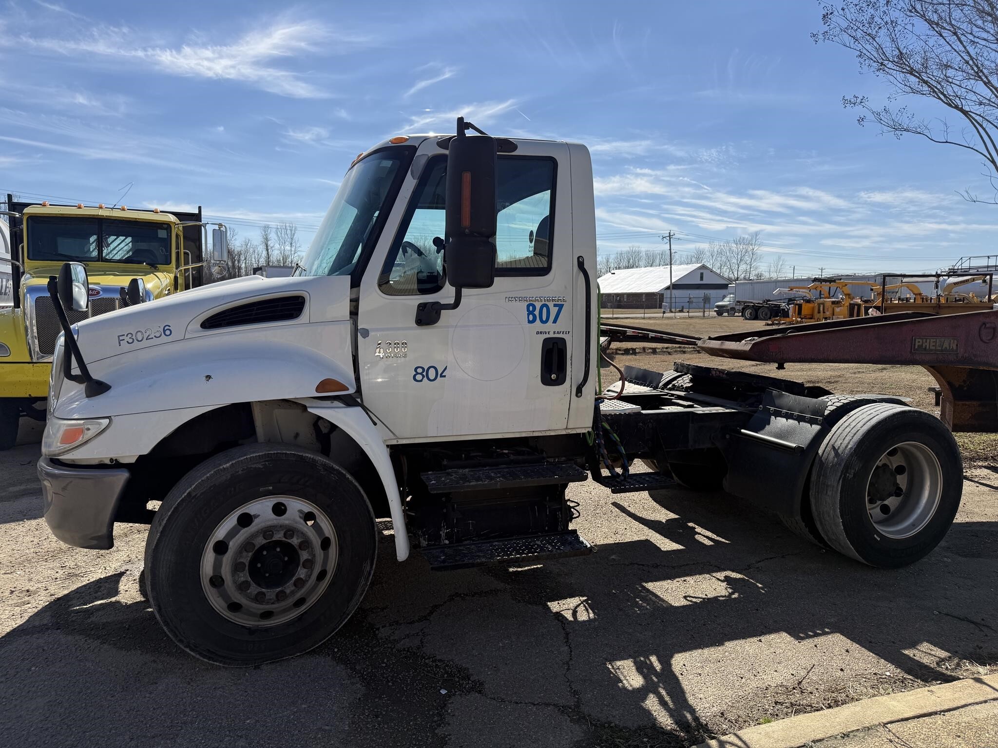 2003 INTERNATIONAL DURASTAR 4300 in Covington, TN