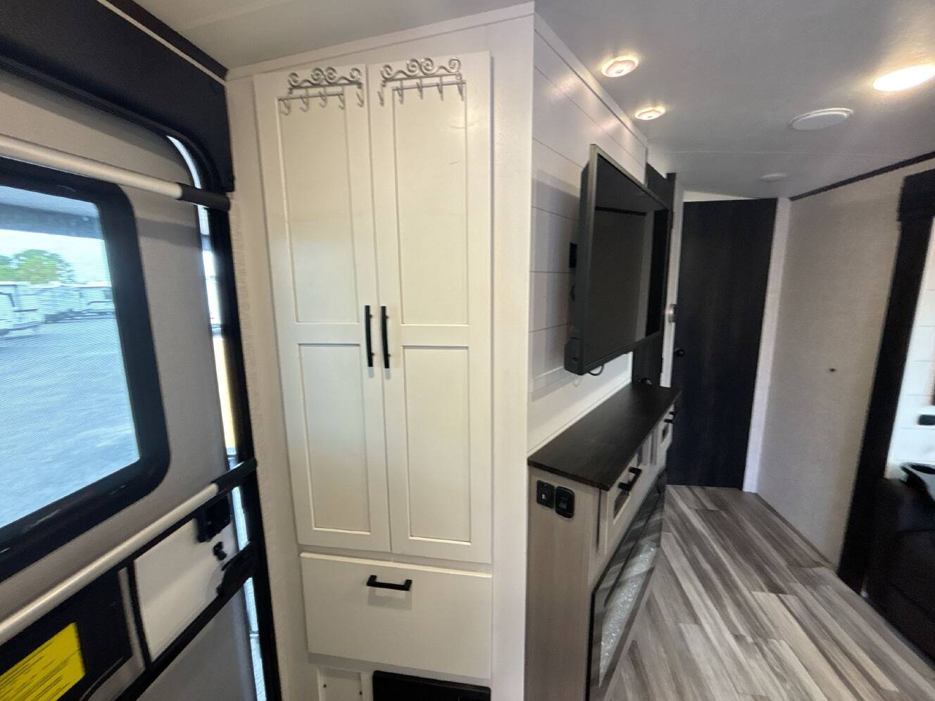A photo of this 2024 Jayco WHITE HAWK 26FK