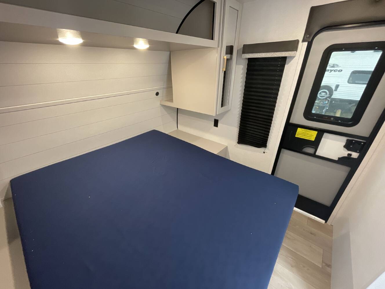 A photo of this 2027 Jayco JAY FLIGHT 262RLSW