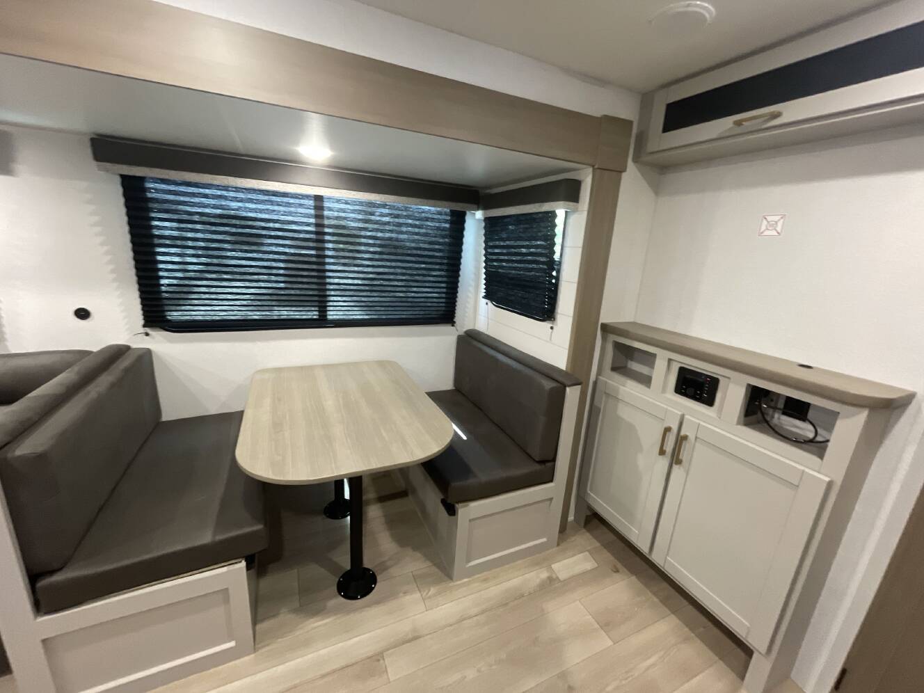 A photo of this 2027 Jayco JAY FLIGHT 262RLSW