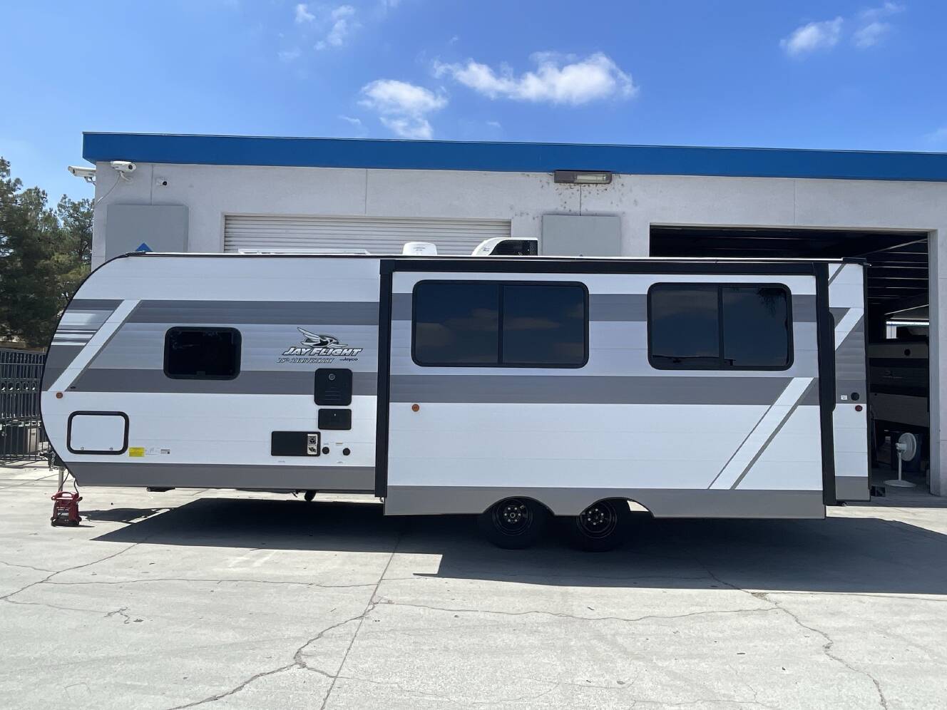 A photo of this 2027 Jayco JAY FLIGHT 262RLSW