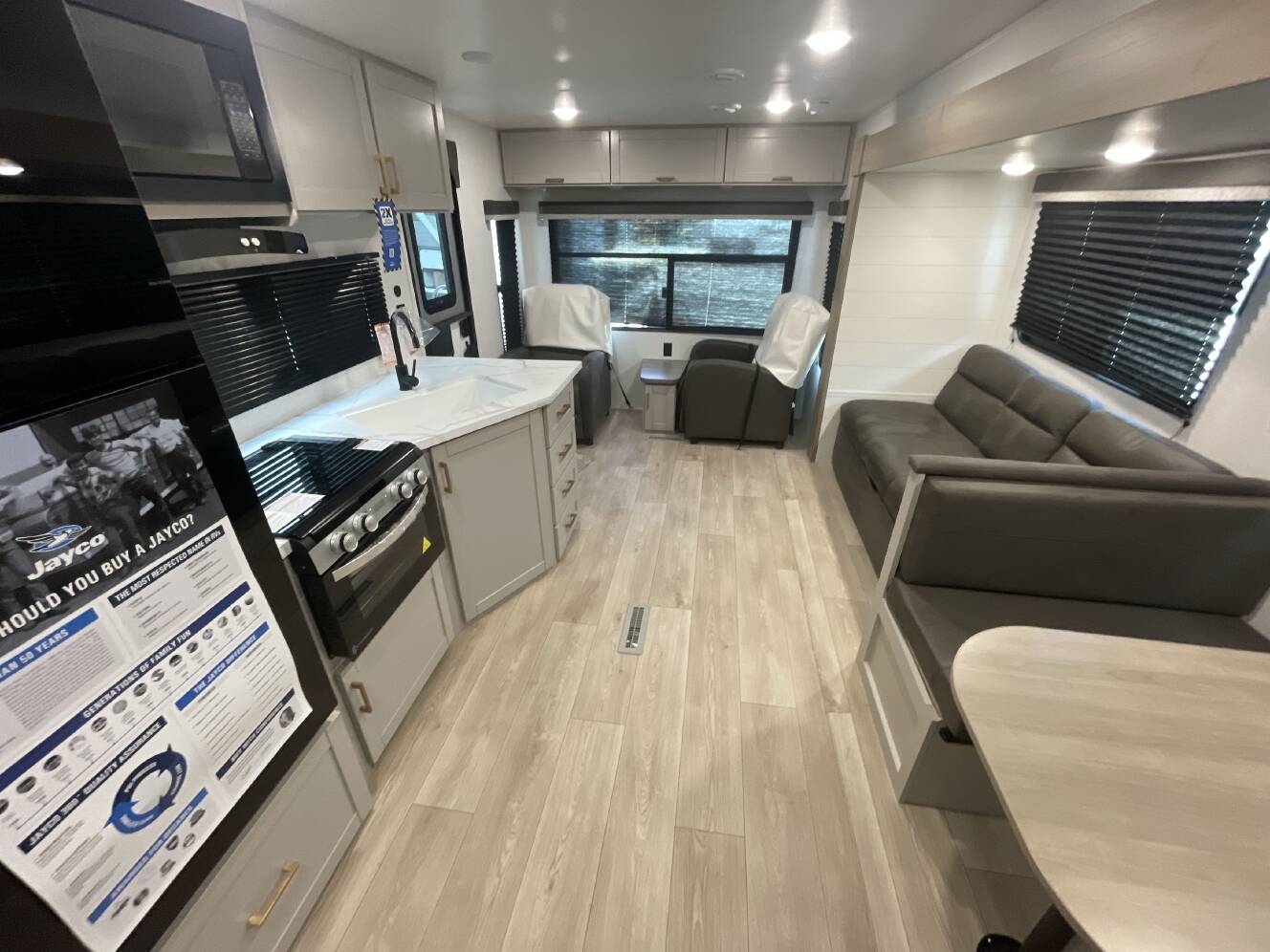 A photo of this 2027 Jayco JAY FLIGHT 262RLSW
