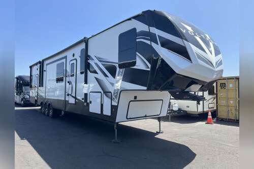 2022 Dutchmen VOLTAGE 4225 in san diego CA